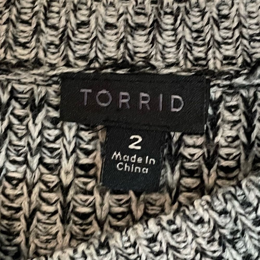 Other Torrid Knit Cold Shoulder Sweater Tunic Size 2/ 2X Size XXL / US 16-18 / IT 52-54 - 4 Thumbnail