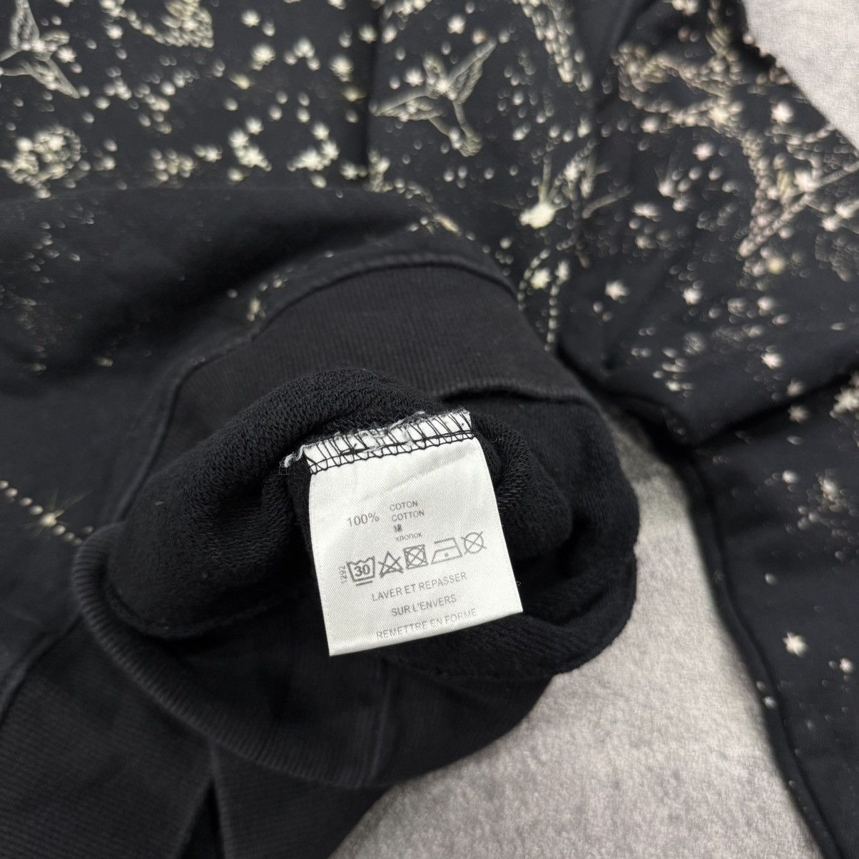 Givenchy Givenchy paris constellation black sweat Size US L / EU 52-54 / 3 - 6 Thumbnail