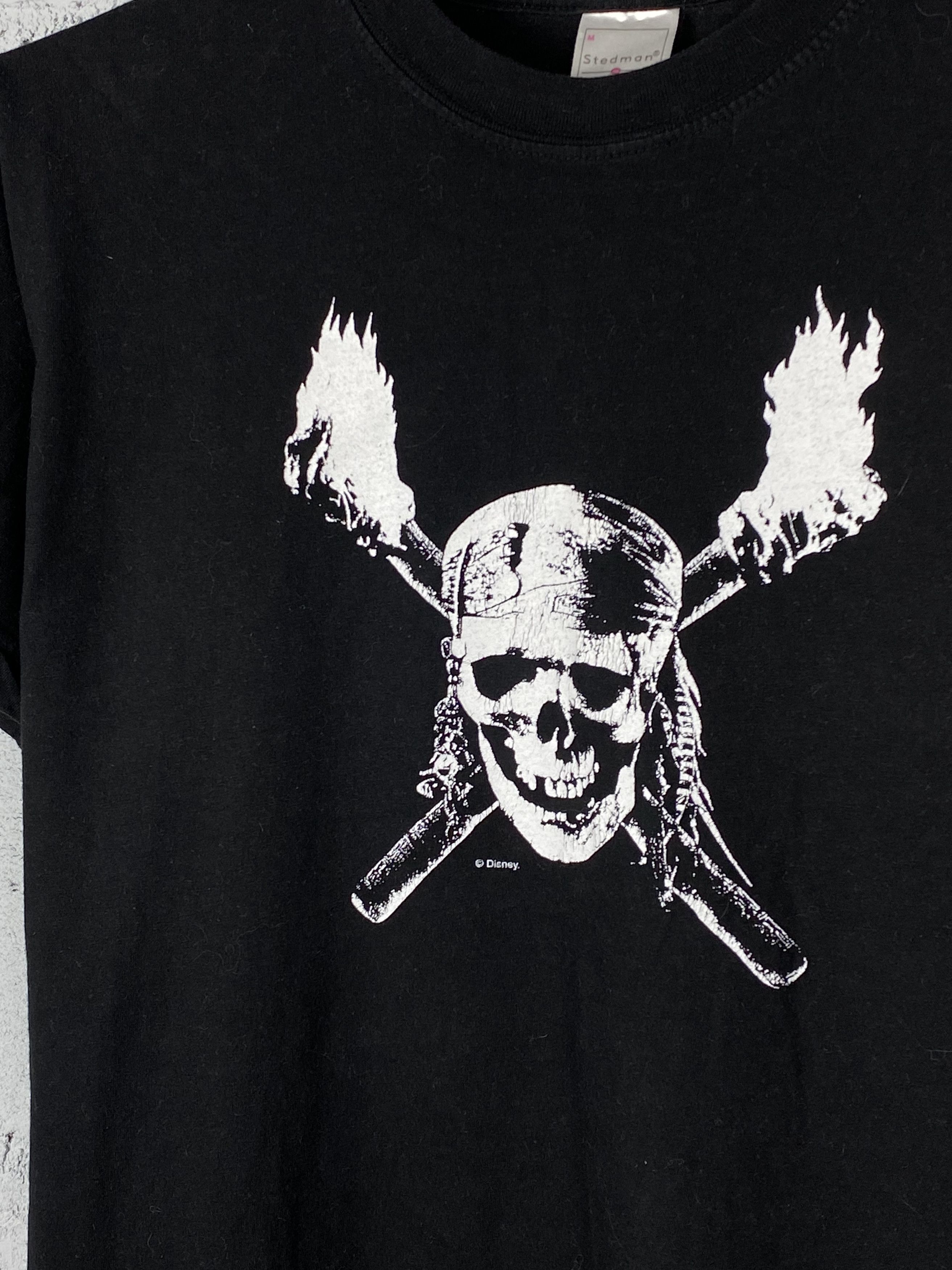 Band Tees × Vintage Vintage Disney Pirates of the Caribbean movie art tee shirt Size US M / EU 48-50 / 2 - 3 Thumbnail