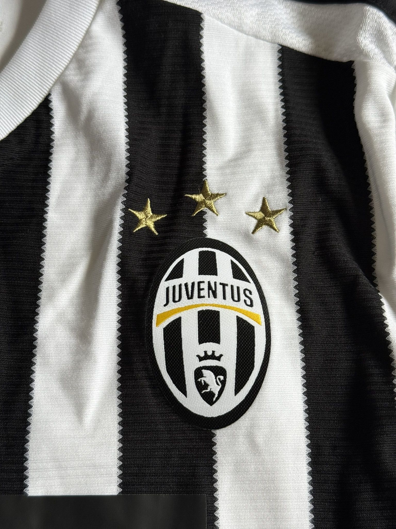 Adidas JUVENTUS 2015 2016 HOME SHIRT SOCCER JERSEY ADIDAS SIZE M Size US M / EU 48-50 / 2 - 7 Thumbnail