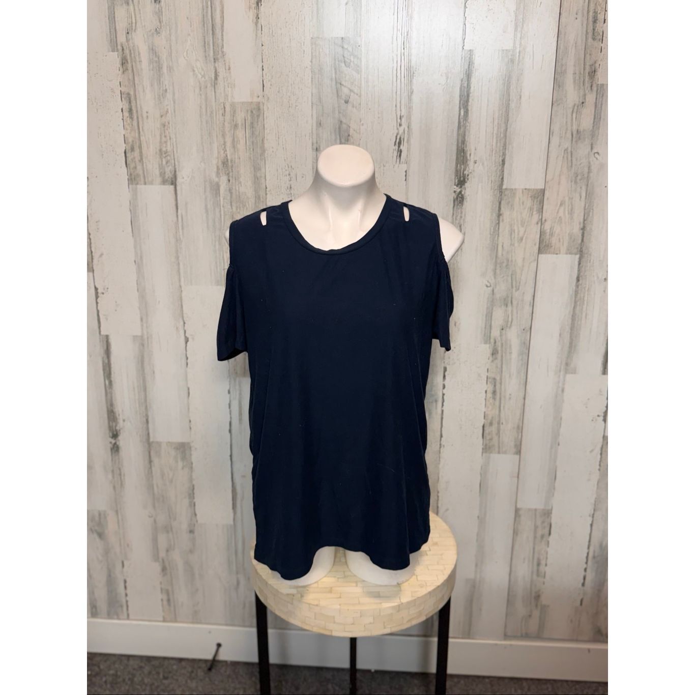 Other Glitz Navy Cold Shoulder Cutout Short Sleeve Top – Size 2X Size XXL / US 16-18 / IT 52-54 - 1 Thumbnail