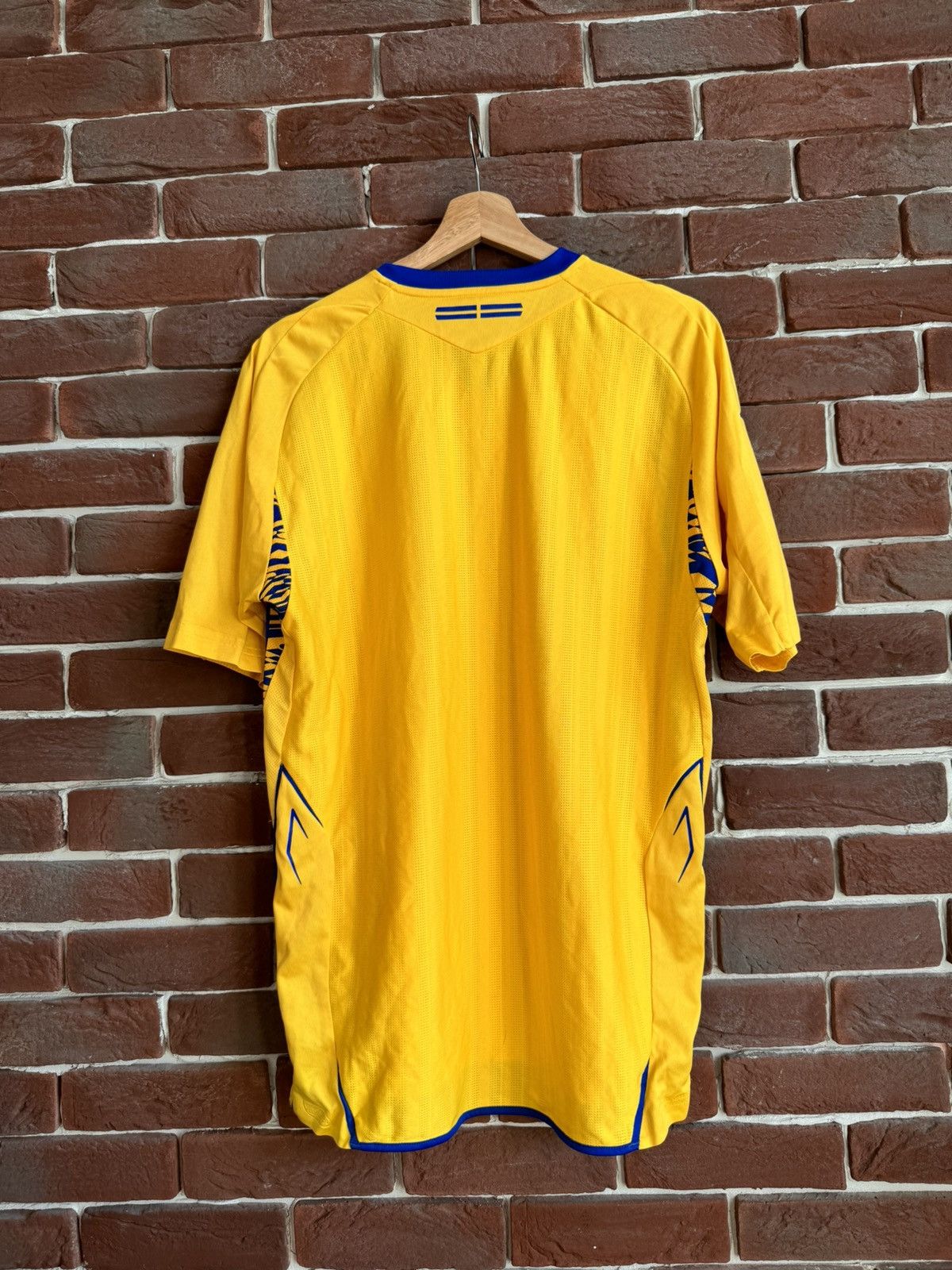 Umbro Rare Vintage 00s Umbro Sweden Team L Yellow Jersey Soccer Size US L / EU 52-54 / 3 - 2 Thumbnail