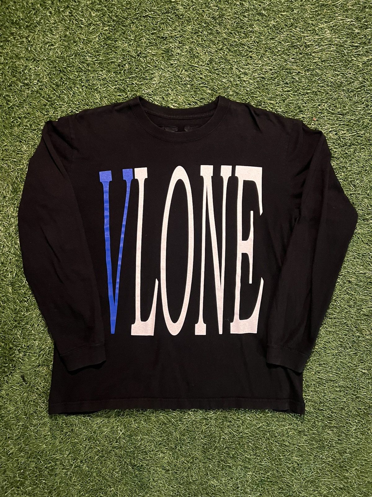 トップス VLONE STAPLE LONG SLEEVE SHIRT SIZE M VLONE Staple Purple & Black Long Sleeve T-Shirt | Zumiez