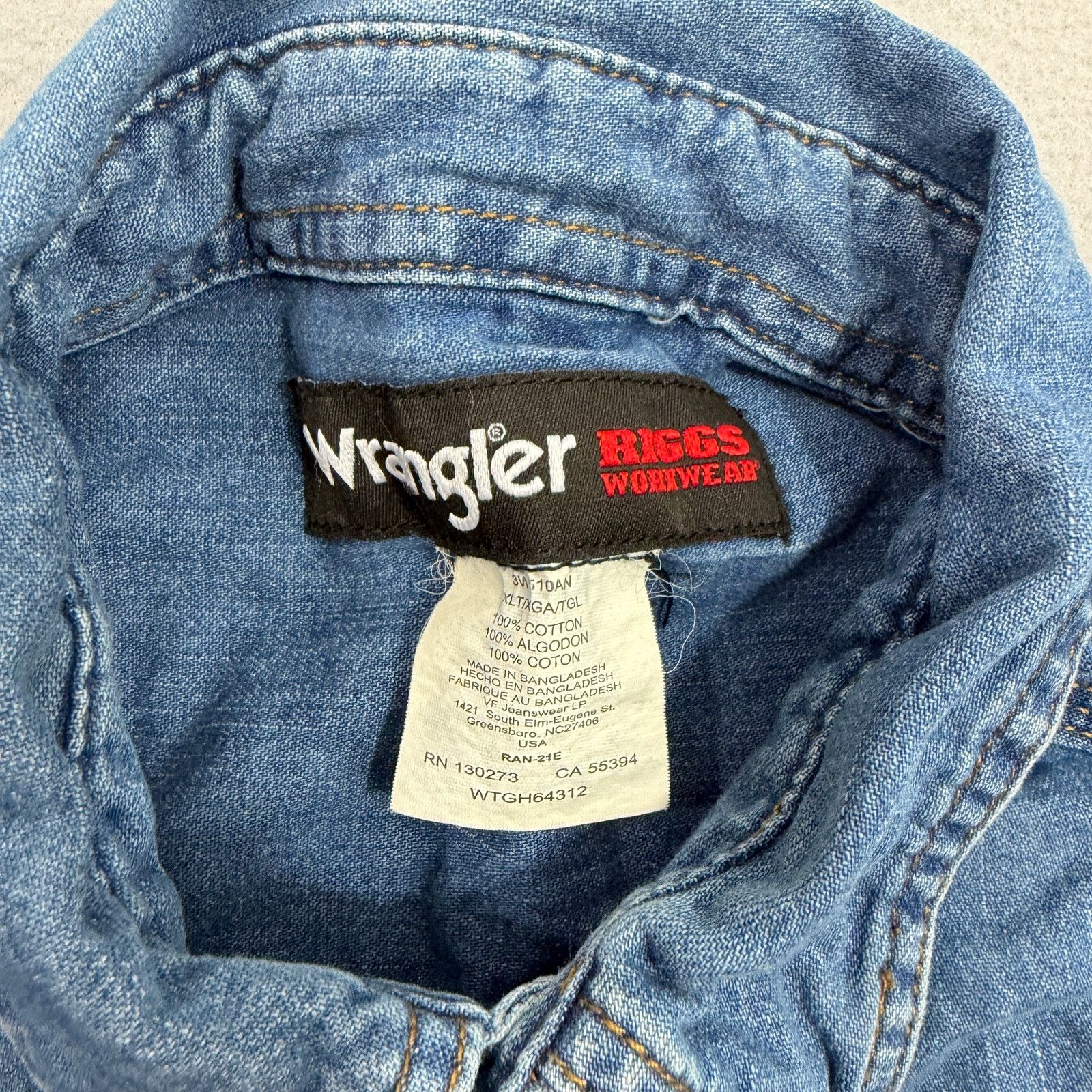 Wrangler Vintage Wrangler Riggs Workwear Denim Shirt Men's XLT Blue Size US XL / EU 56 / 4 - 4 Thumbnail