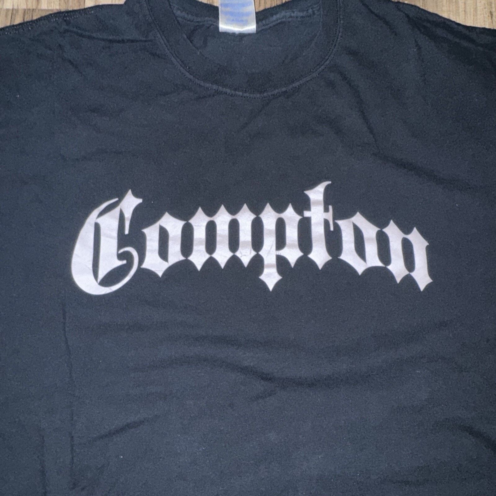 Band Tees × Vintage Vintage Compton Spell Out T-Shirt Black XL 23x27 Old English Size US XL / EU 56 / 4 - 2 Thumbnail