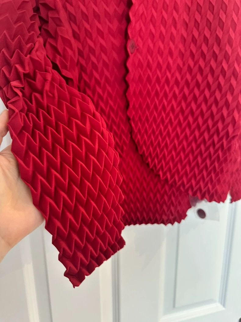 Issey Miyake Issey Miyake size:2 Red fish-scale cardigan Size M / US 6-8 / IT 42-44 - 3 Thumbnail