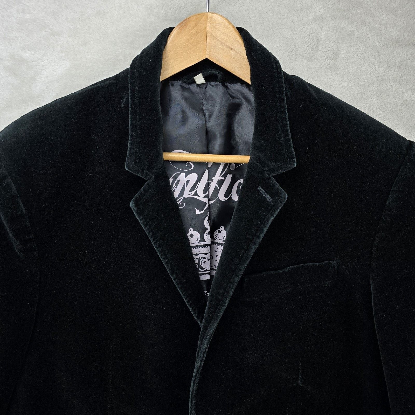 Juicy Couture Juicy Couture Black Velvet Jacket Sz 44 IMagnificent Skull Size M / US 6-8 / IT 42-44 - 2 Thumbnail