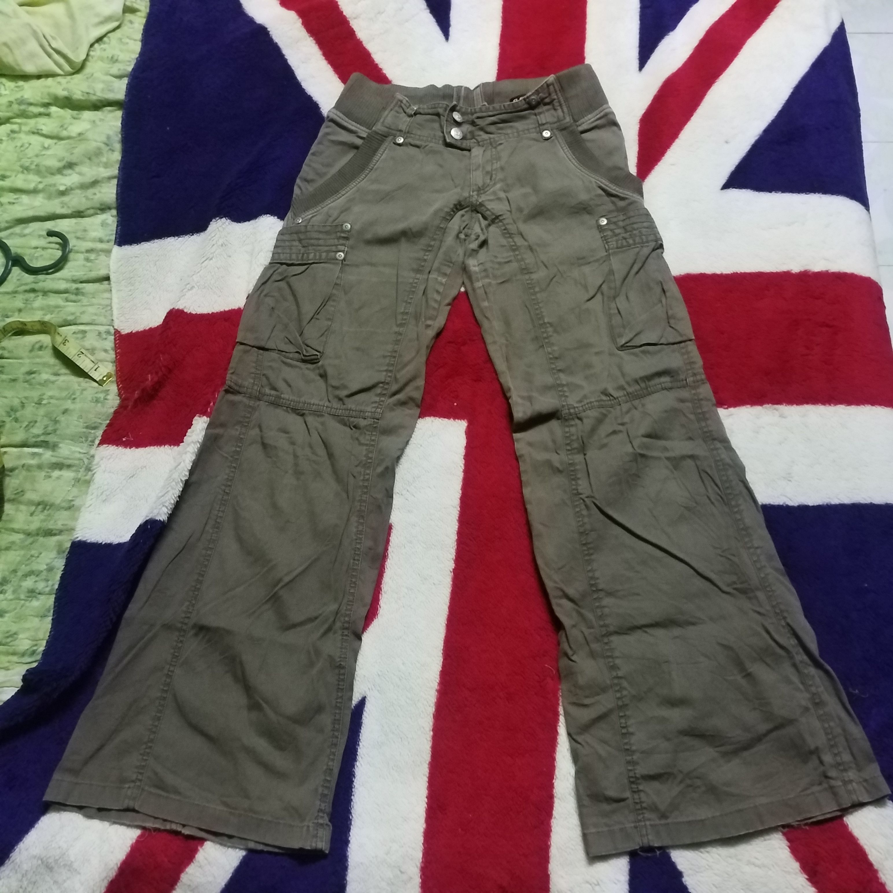 Japanese Brand LOW RISE SUPER FLARE CARGO PANT DISTRESS Size 32" / US 10 / IT 46 - 1 Thumbnail