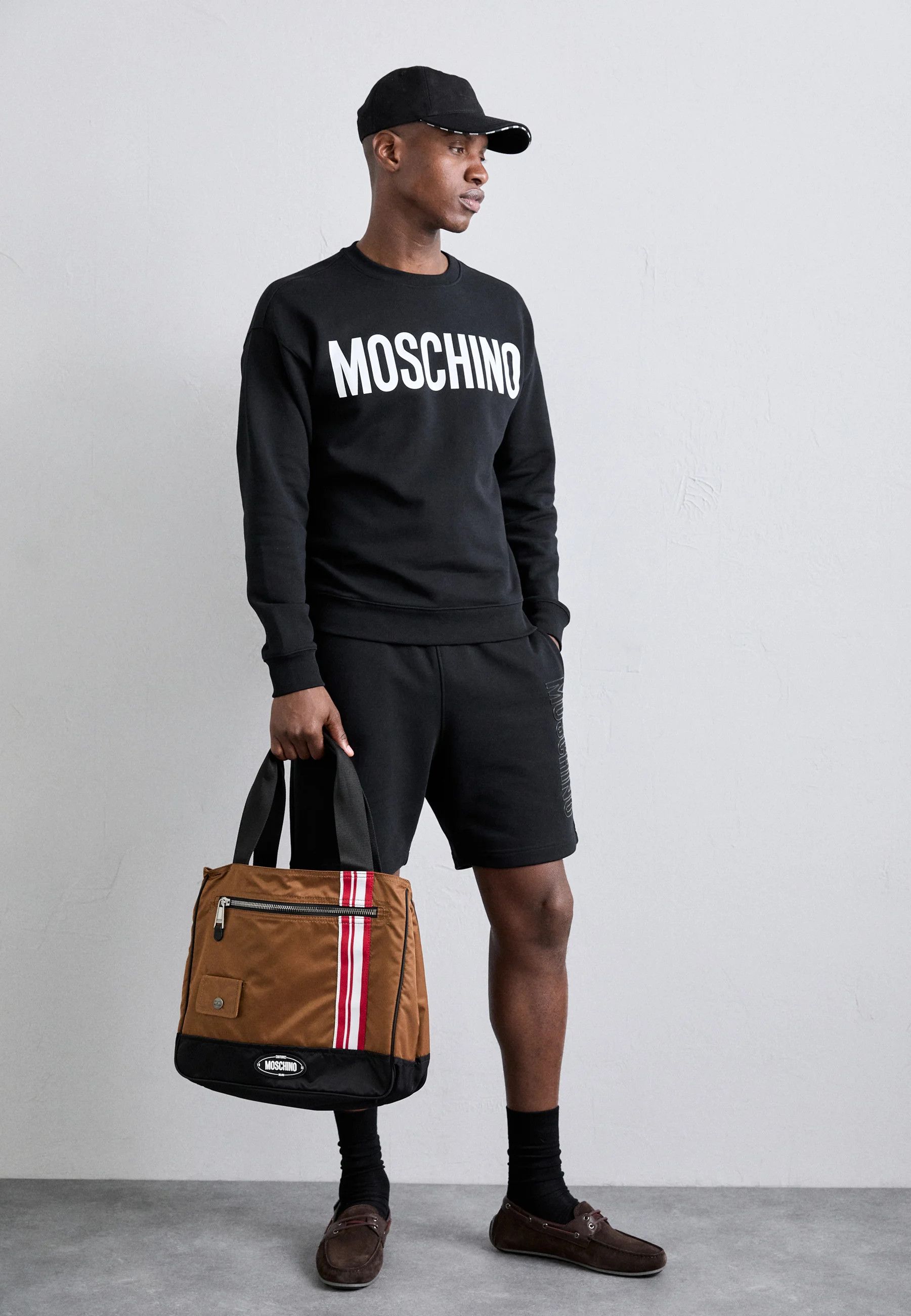 Moschino o1s22i1n0924 Crewneck Sweatshirt in Black Size US S / EU 44-46 / 1 - 4 Thumbnail