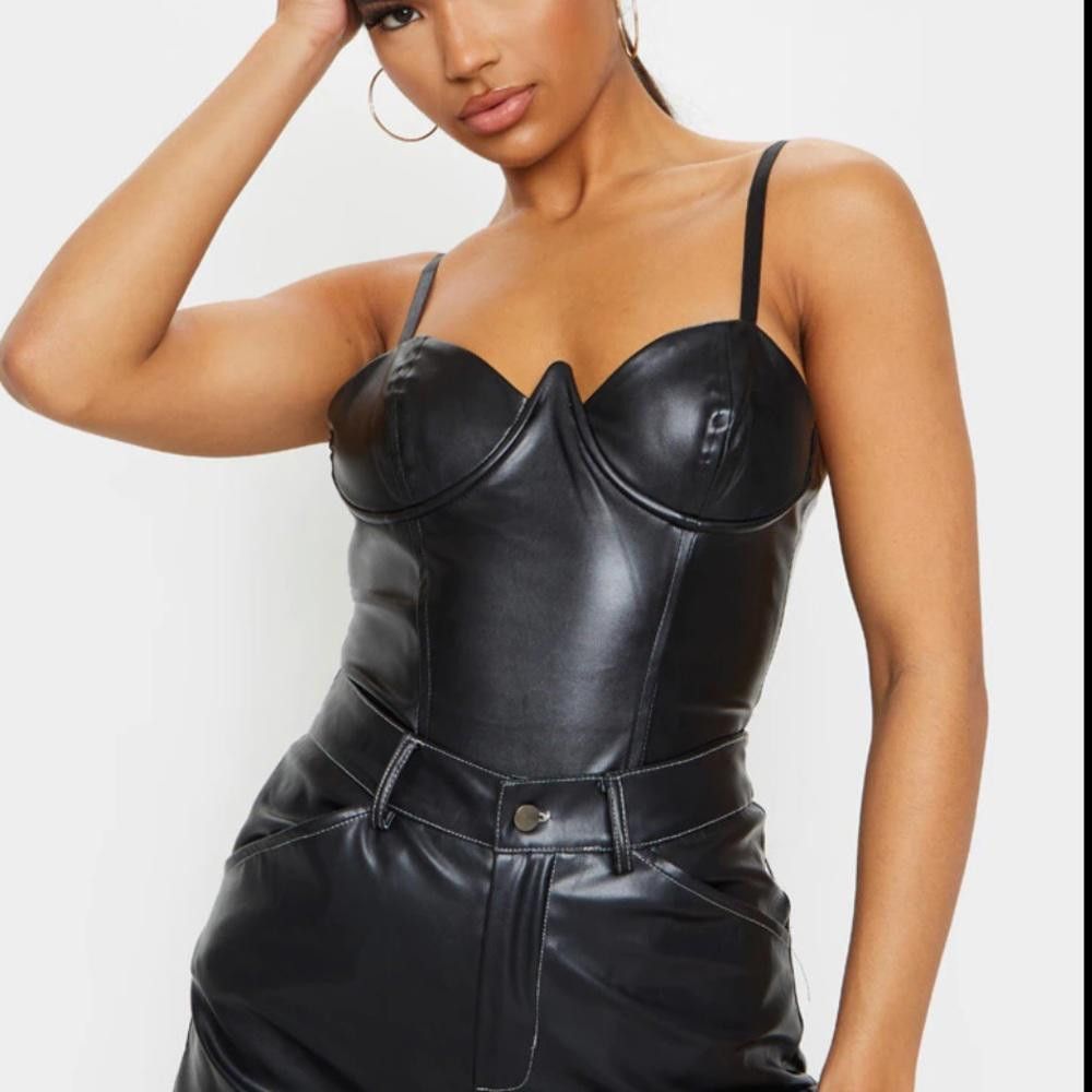 Designer PrettyLittleThing l V Wire Faux Leather Bodysuit Size 0 Size XS / US 0-2 / IT 36-38 - 1 Thumbnail