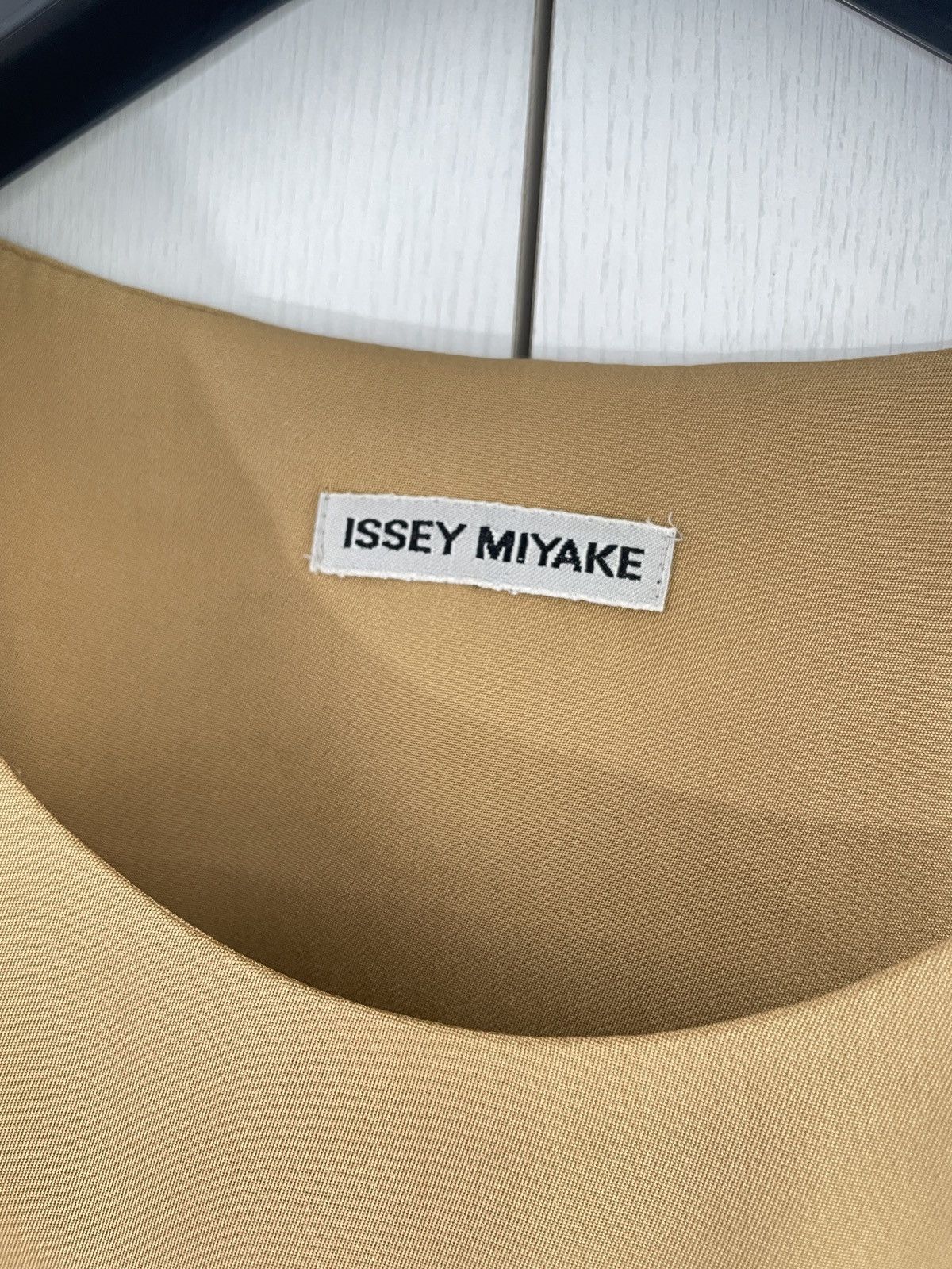 Issey Miyake 100% Silk Sleeveless Top