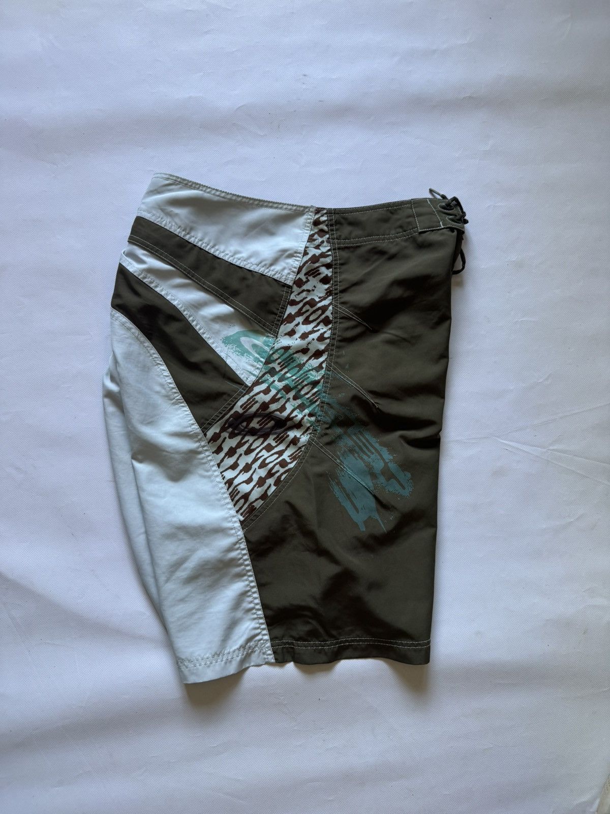 Oakley Title: Vintage Y2K Oakley Technical Panel Surf Shorts 00ss Size US 36 / EU 52 - 2 Thumbnail