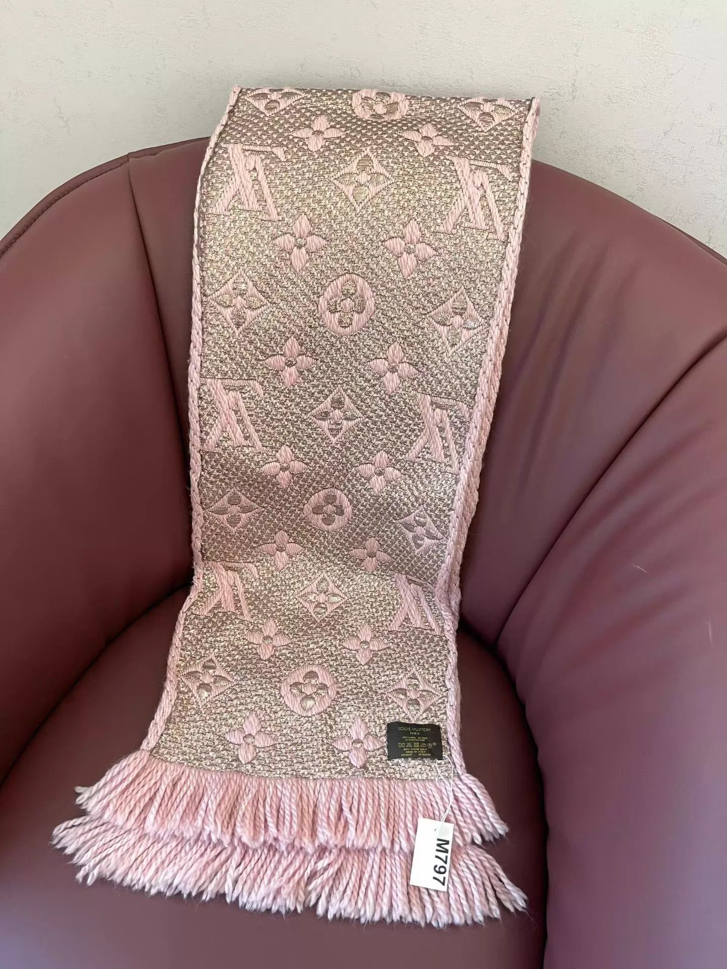 Louis Vuitton LV Pink Silver Threads Knit Scarf M797 MINT 160x30 Size ONE SIZE - 5 Thumbnail