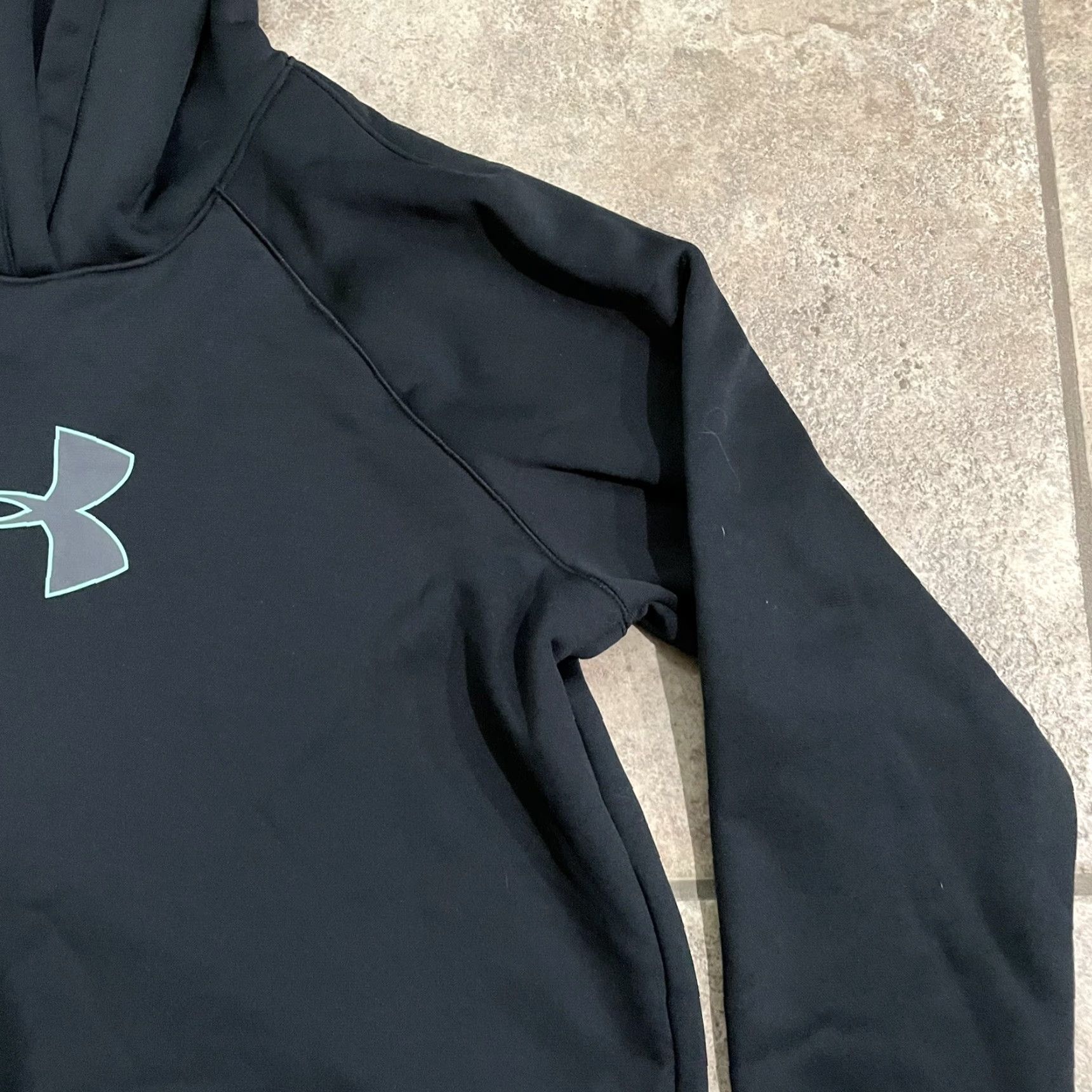 Under Armour VINTAGE Under Armour Hoodie Adult L Black Stretchy Pullover Thumb Holes Activewear Unisex Size L / US 10 / IT 46 - 2 Thumbnail
