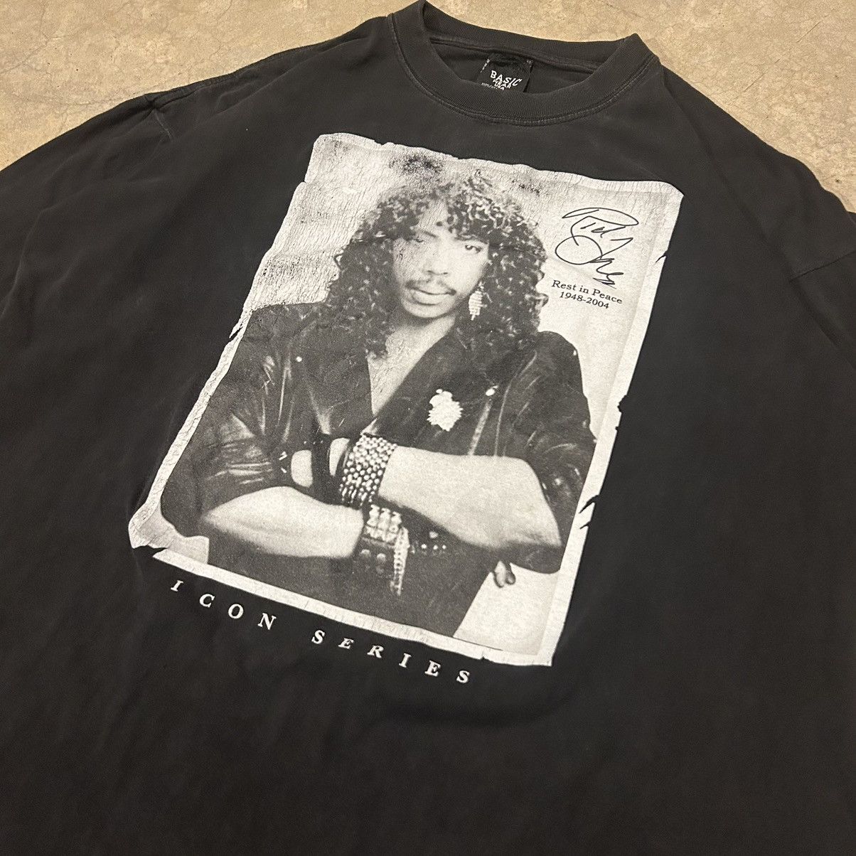 Band Tees × Vintage Crazy Vintage 2004 Rick James Memorial Portrait Tee Faded Size US XXL / EU 58 / 5 - 3 Thumbnail