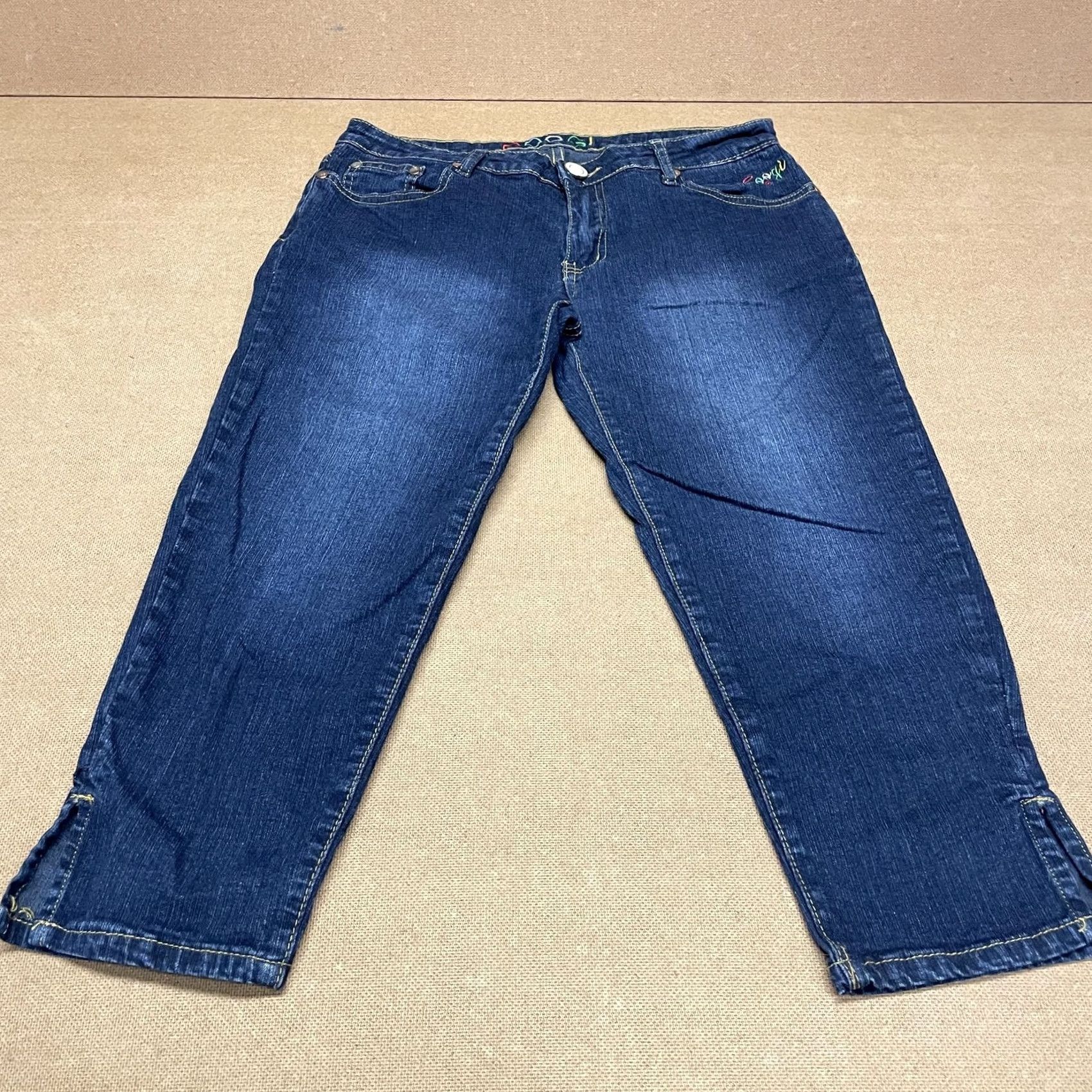 Coogi VINTAGE COOGI Jeans Womens 9/10 Dark Wash Embroidered Butterfly Stretch Split Hem Scroll Size 30" / US 8 / IT 44 - 4 Thumbnail