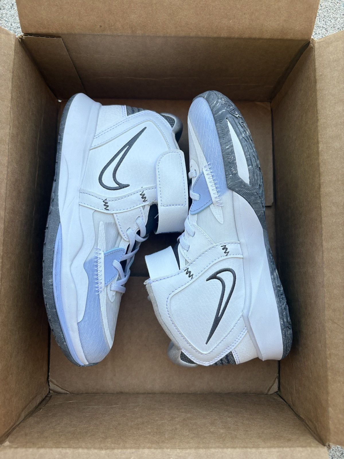Nike 2022 Nike Kyrie Infinity “Smoke And Mirrors” (PS) Size 2.5Y Size US 4 / IT 34 - 3 Thumbnail
