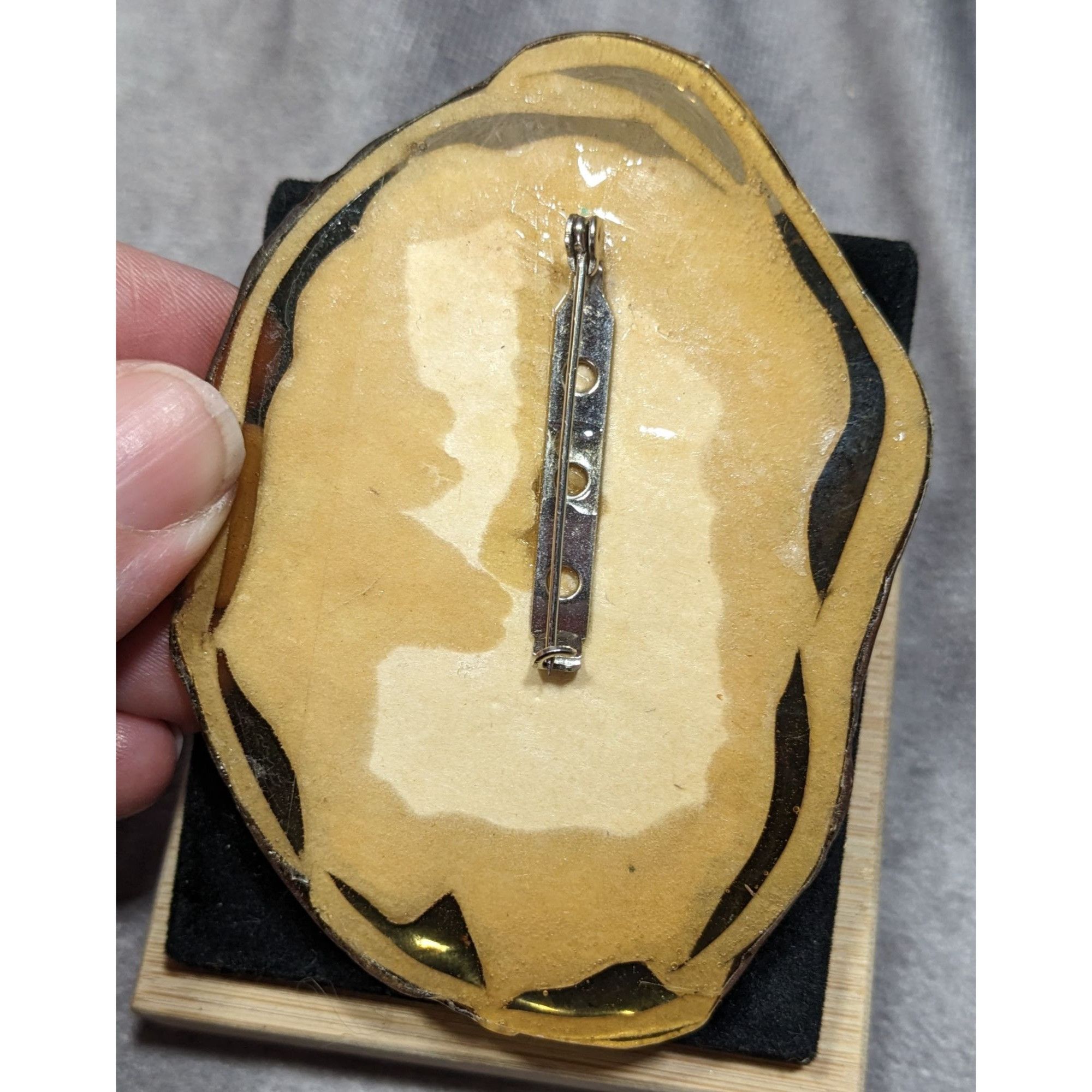 Handmade Vintage 3D Layered Hand-Painted Lion Brooch With Gold Accent Size ONE SIZE - 4 Thumbnail