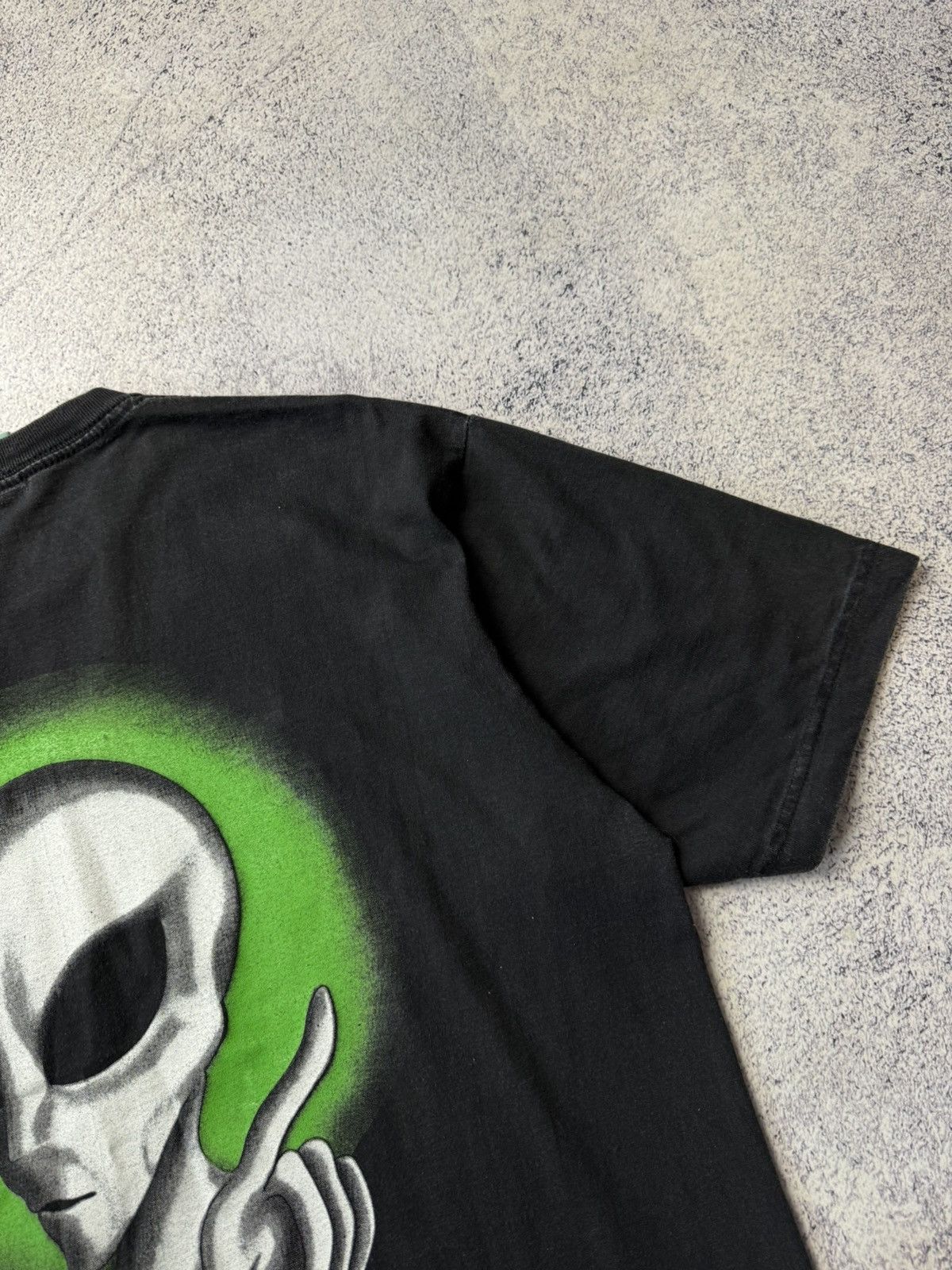 Vintage Vintage ALIEN MOODS 90s FLUORESCENT PRINT SINGLE STITCH TEE Size US L / EU 52-54 / 3 - 25 Thumbnail