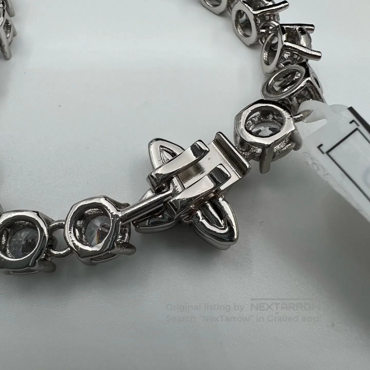 Louis Vuitton Louis Vuitton Crystals: Zircon White Flower Bracelet Size ONE SIZE - 4 Thumbnail