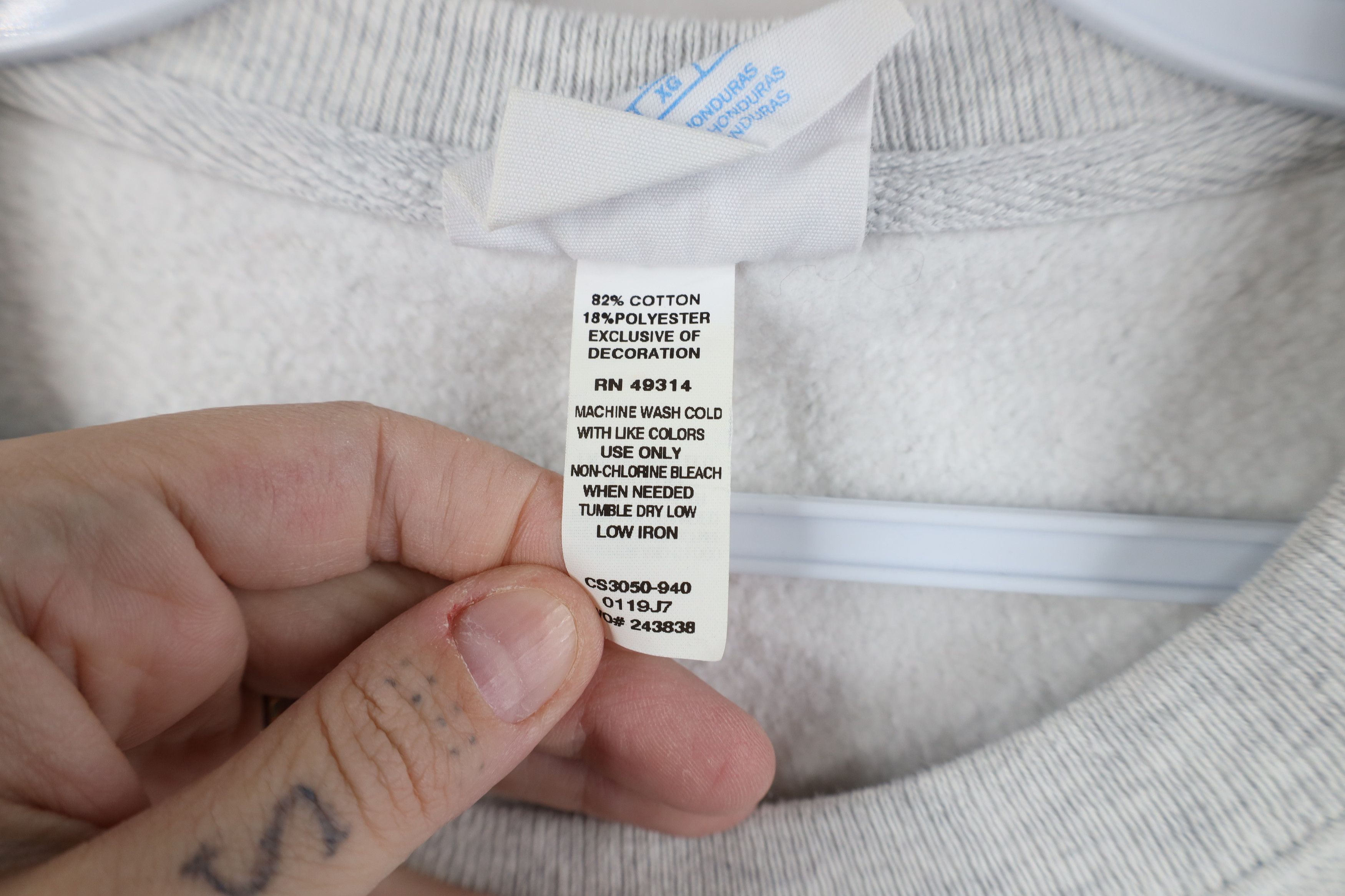 Champion Champion Reverse Weave Dolphin Cay Atlantis Sweatshirt Gray Size US XL / EU 56 / 4 - 11 Thumbnail