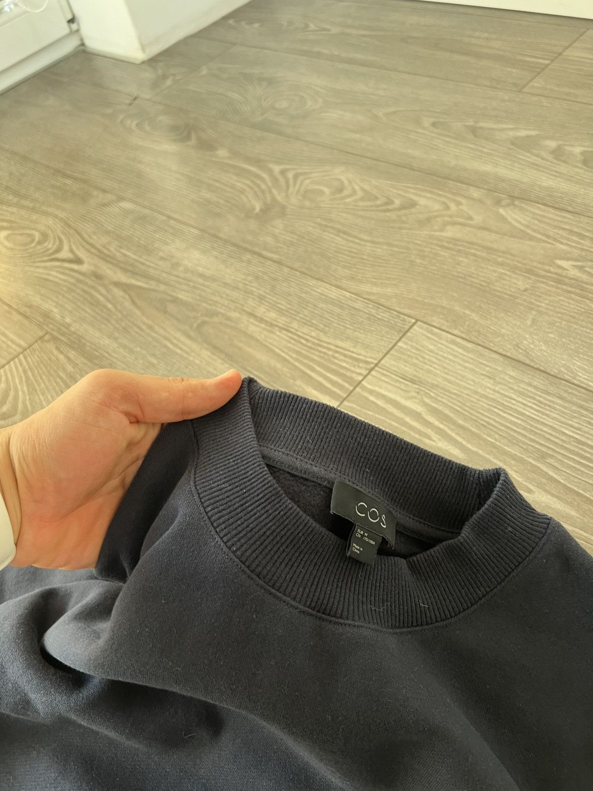 Cos ‼️COS Classic Old Money Crew Neck Sweatshirt‼️ Size US M / EU 48-50 / 2 - 14 Thumbnail