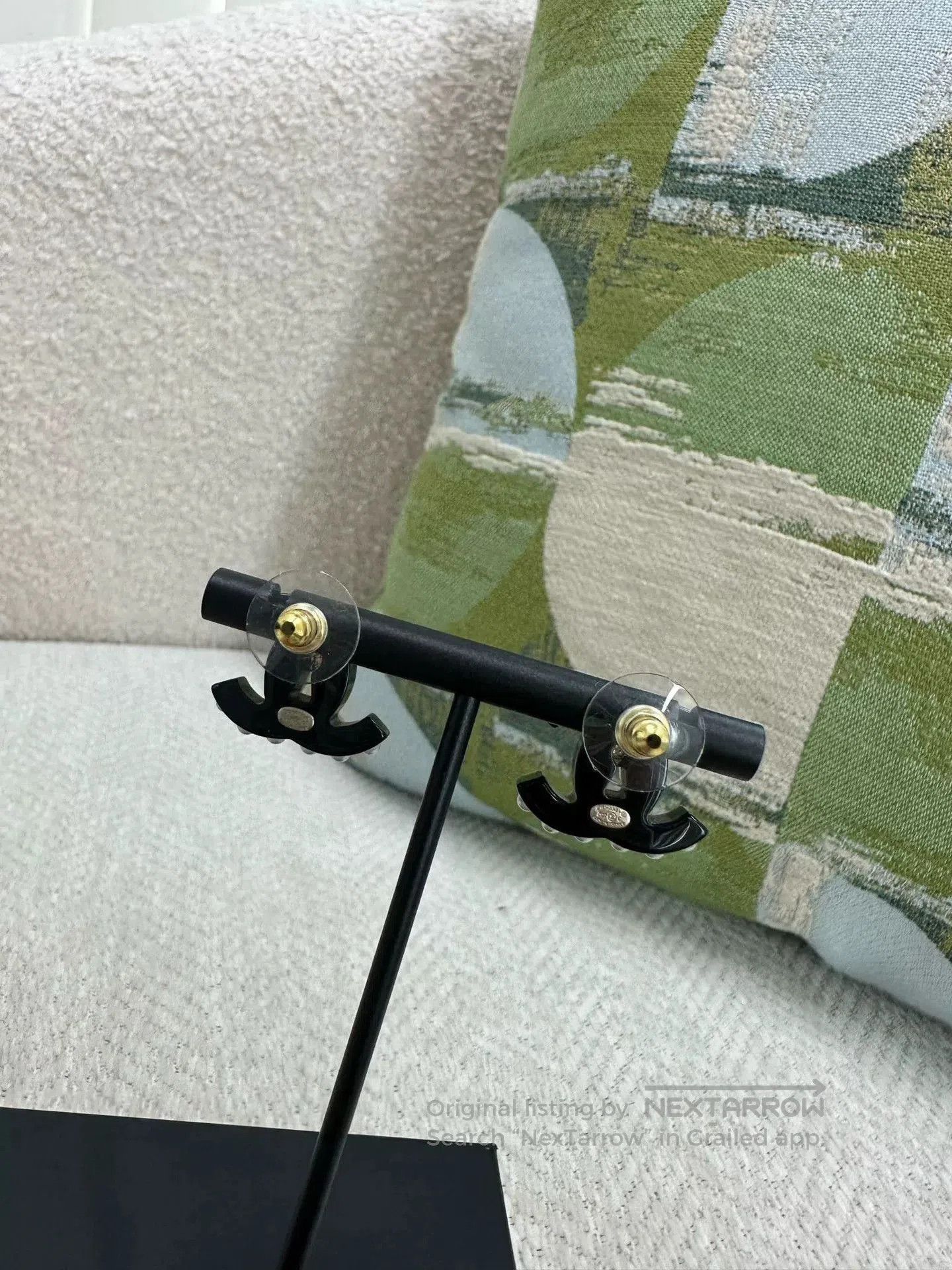 Chanel Chanel Black Acrylic Pearl Lock Earrings. Size ONE SIZE - 3 Thumbnail