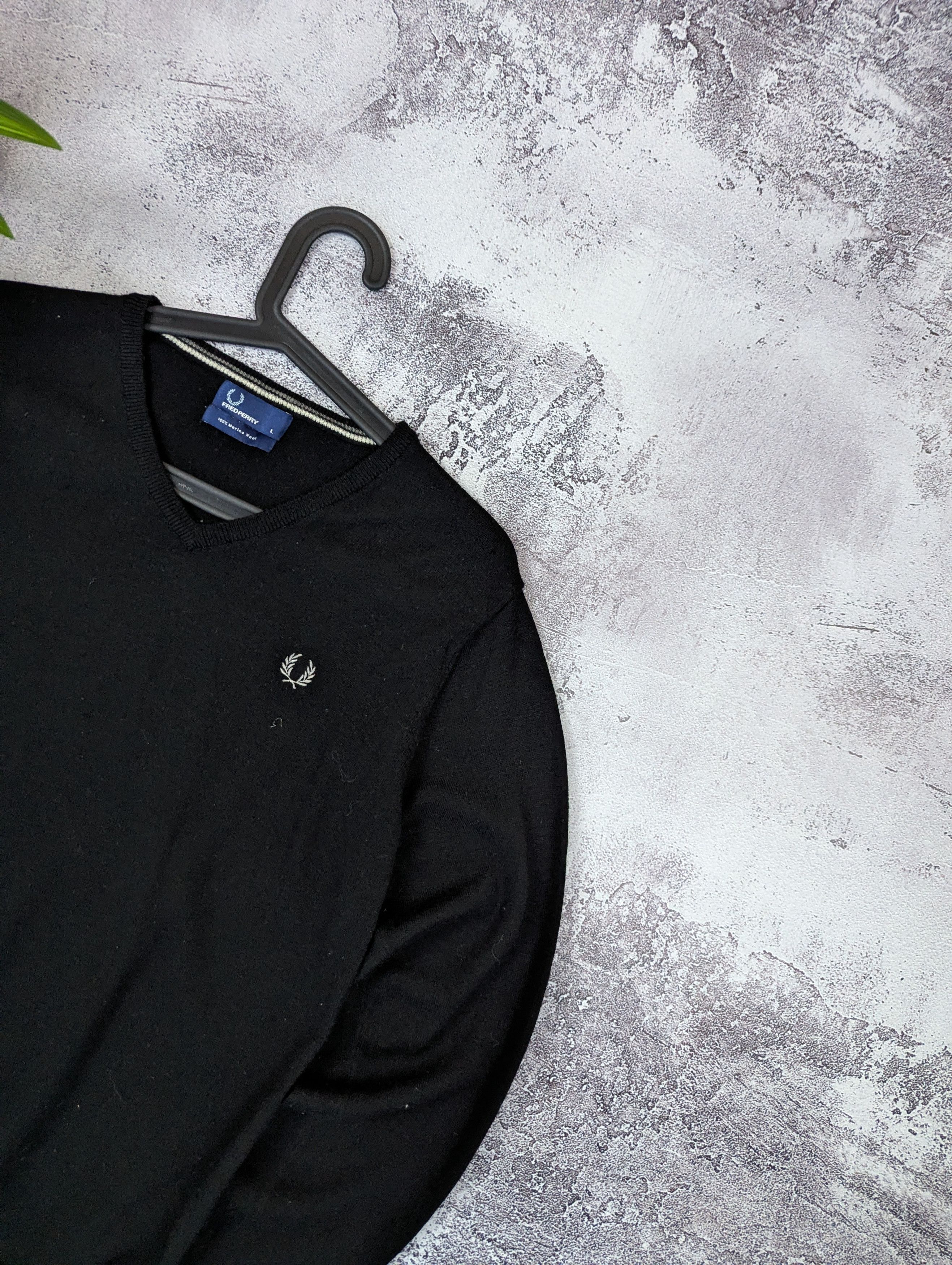 Fred Perry Fred Perry Merino Wool V Neck Sweater L Size US L / EU 52-54 / 3 - 4 Thumbnail