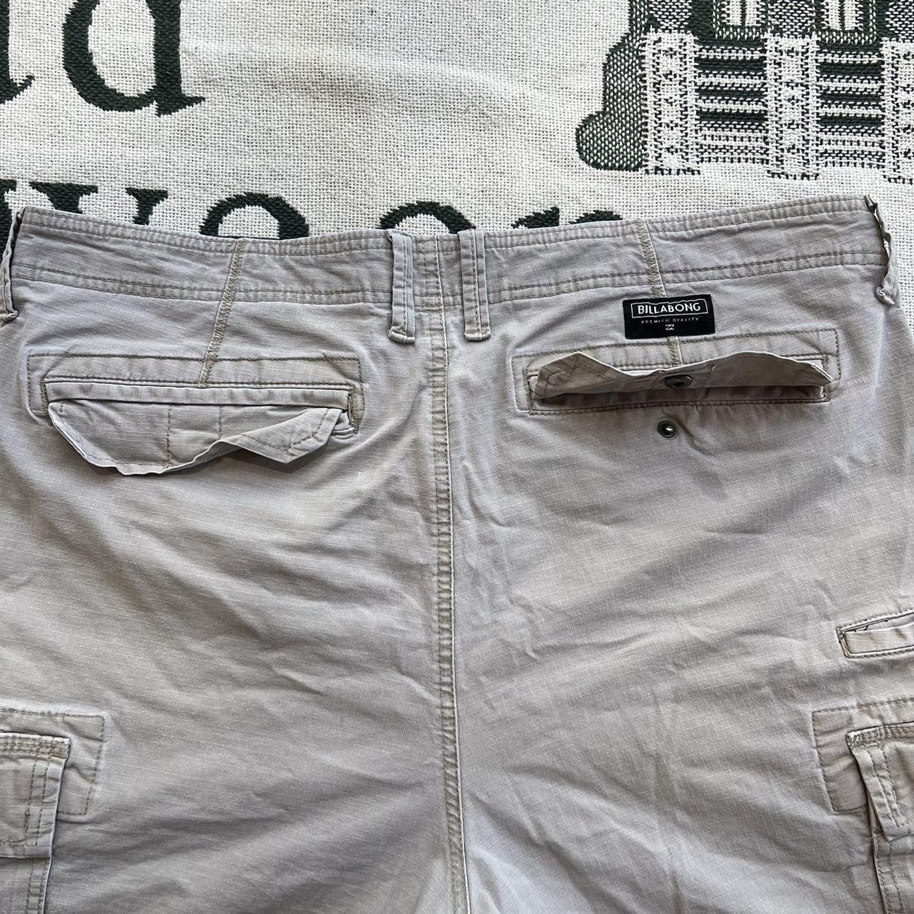 Vintage Crazy Vintage Y2K/2000s Baggy BillaBong Cream Skater Style Cargo Shorts! Size US 36 / EU 52 - 6 Thumbnail