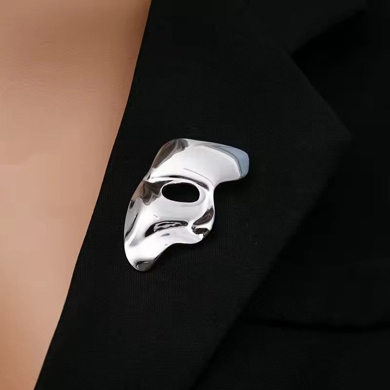 Designer × Jewelry Retro Vintage Style Mask Stainless Steel Brooch Size ONE SIZE - 3 Thumbnail
