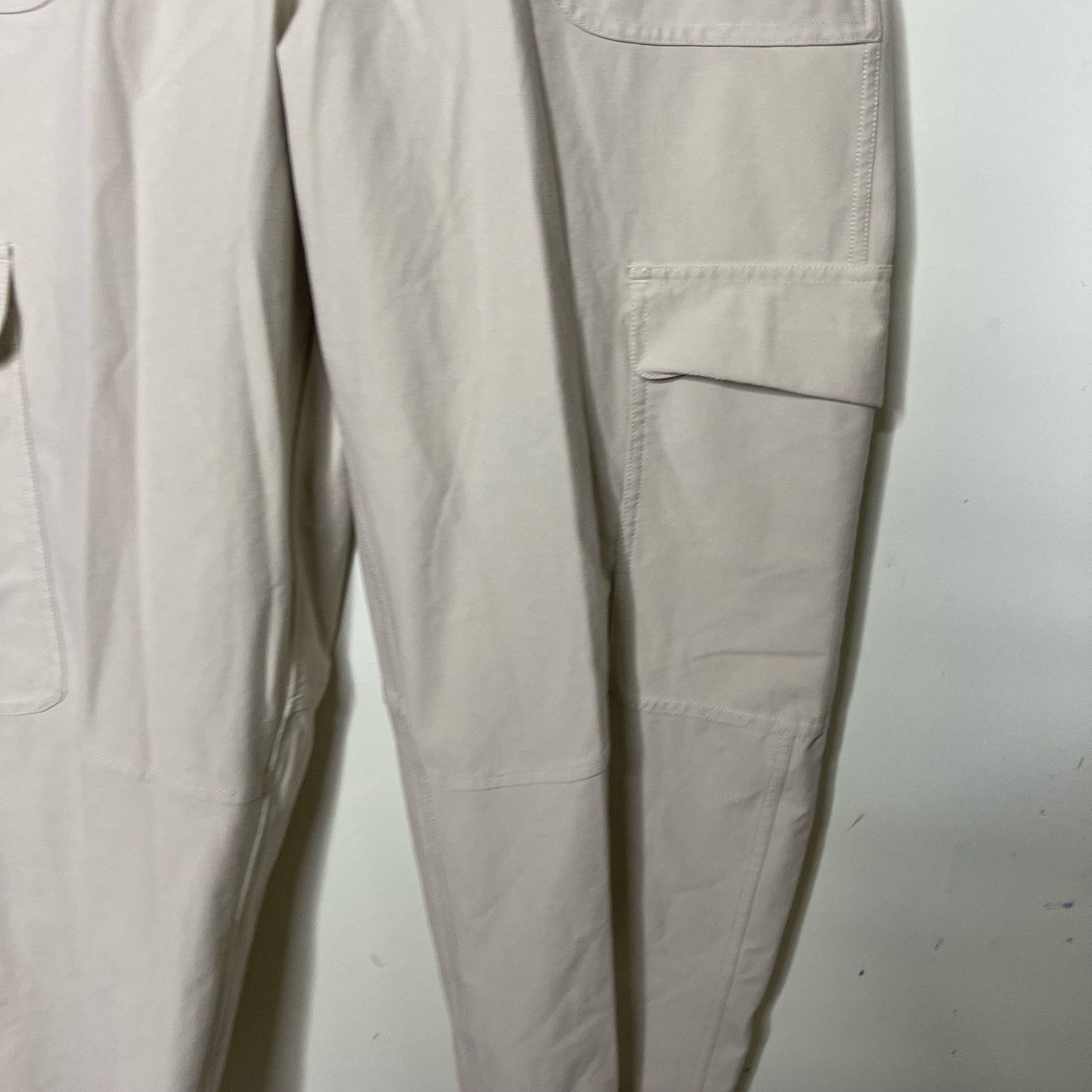 Lululemon Lululemon Light Cargo Pocket High-Rise Pants natural ivory Size 29" - 5 Thumbnail