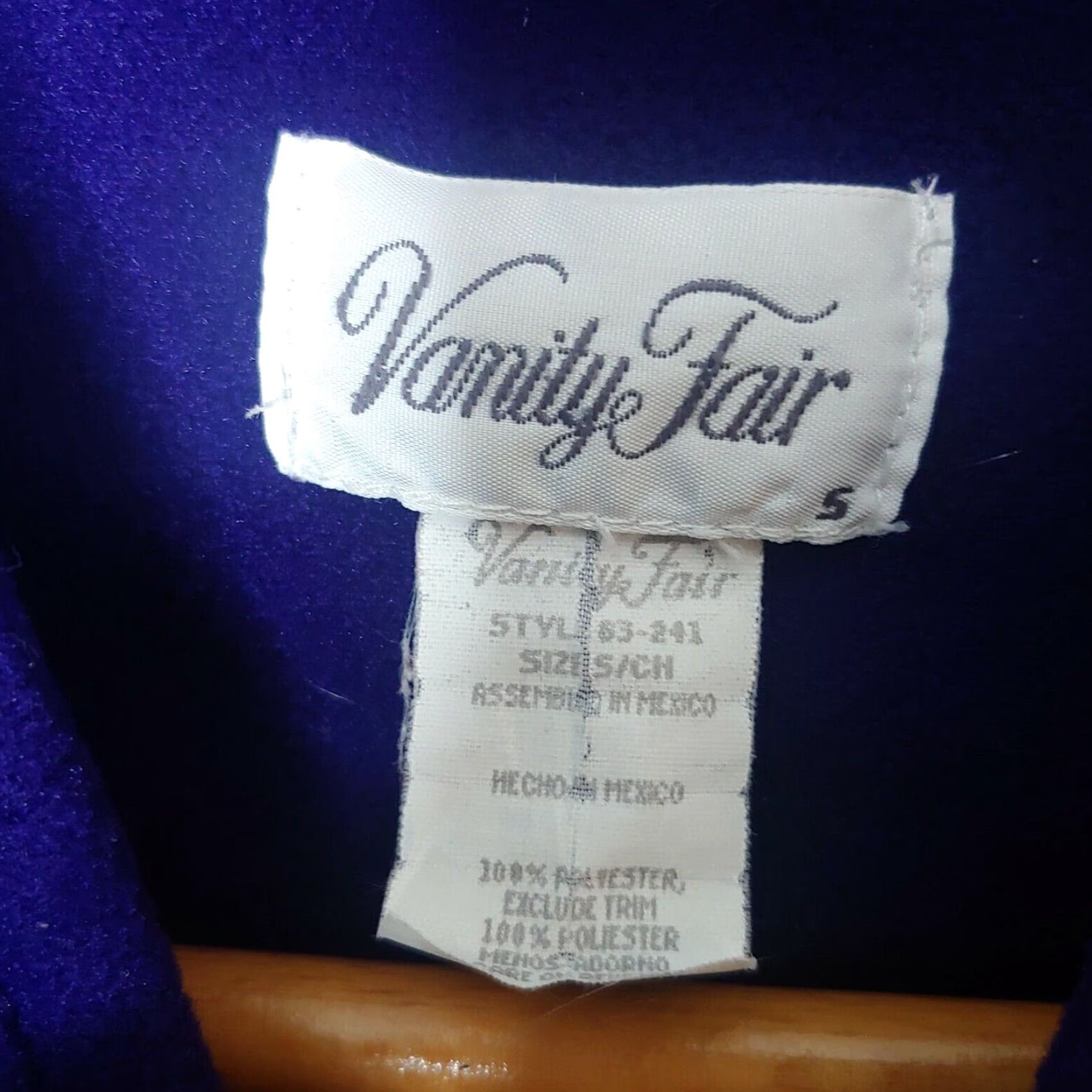Vintage VINTAGE Vanity Fair Robe Small Long Zip Purple Velour Gold Quilted Loungewear Size ONE SIZE - 5 Thumbnail