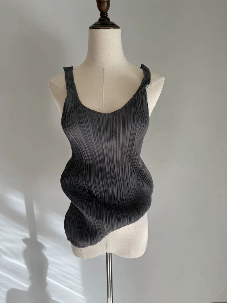 Issey Miyake Issey Miyake Grey halter top Size M / US 6-8 / IT 42-44 - 1 Thumbnail