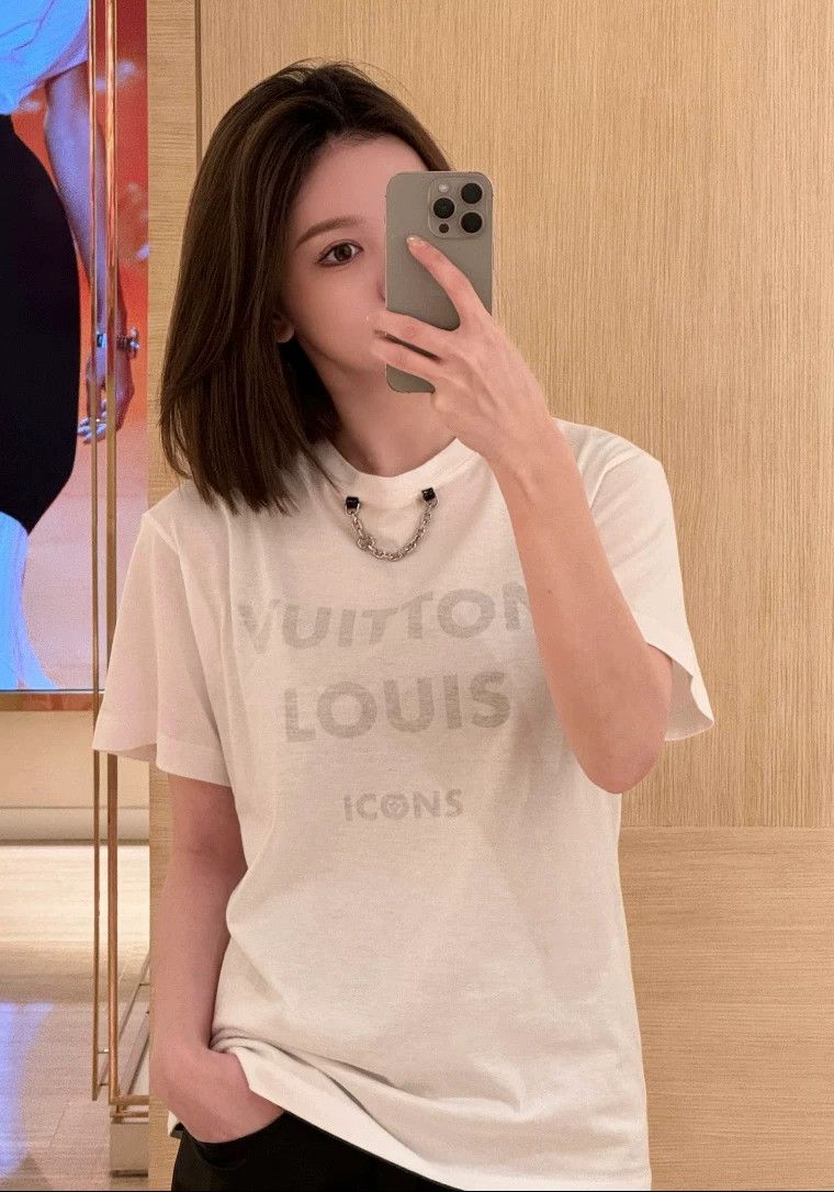 Louis Vuitton Louis Vuitton White chain reverse logo short sleeve Size US S / EU 44-46 / 1 - 4 Thumbnail