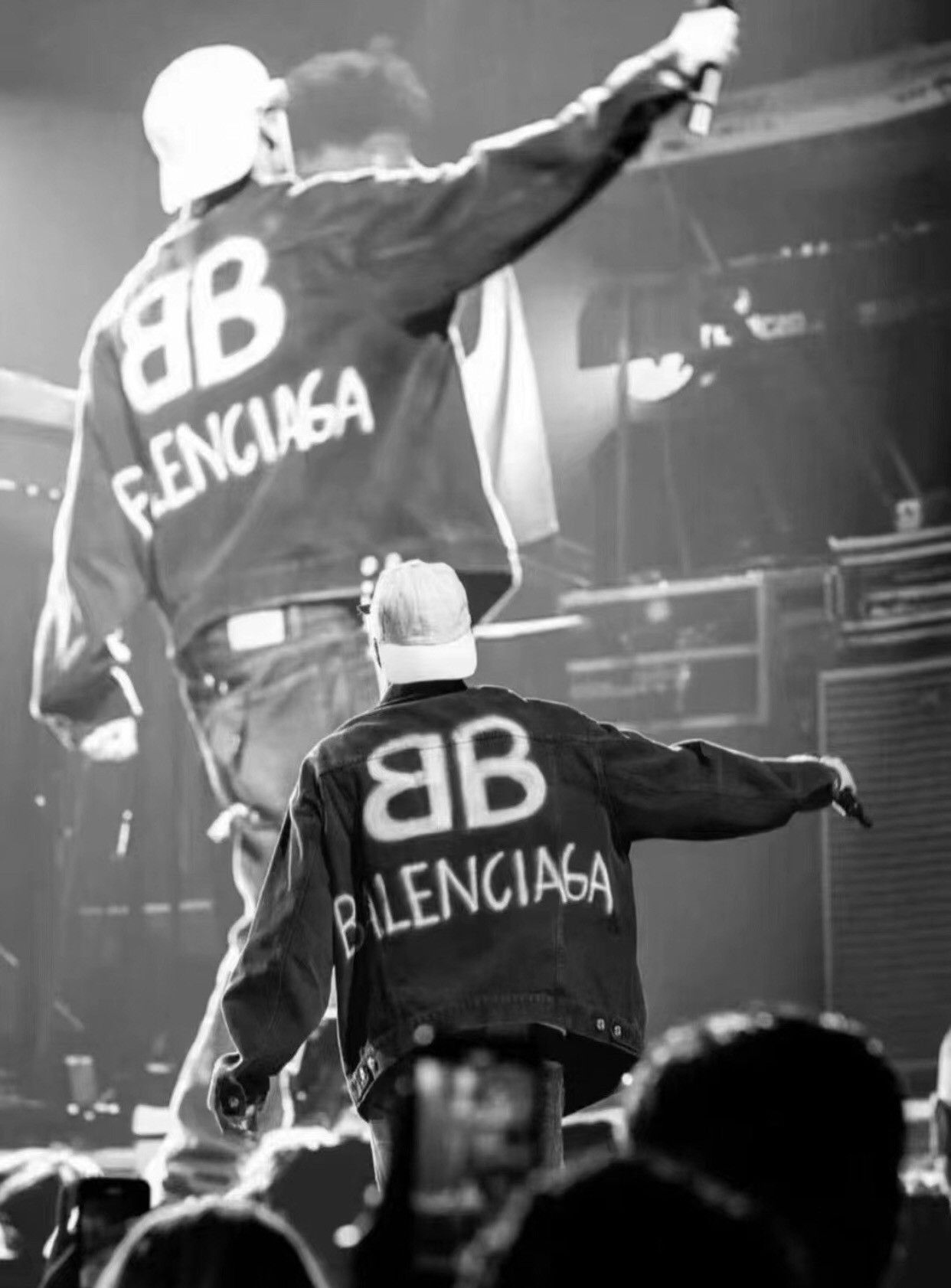 Balenciaga Balenciaga 22ss spray painted double B light denim jacket Size US XS / EU 42 / 0 - 3 Thumbnail