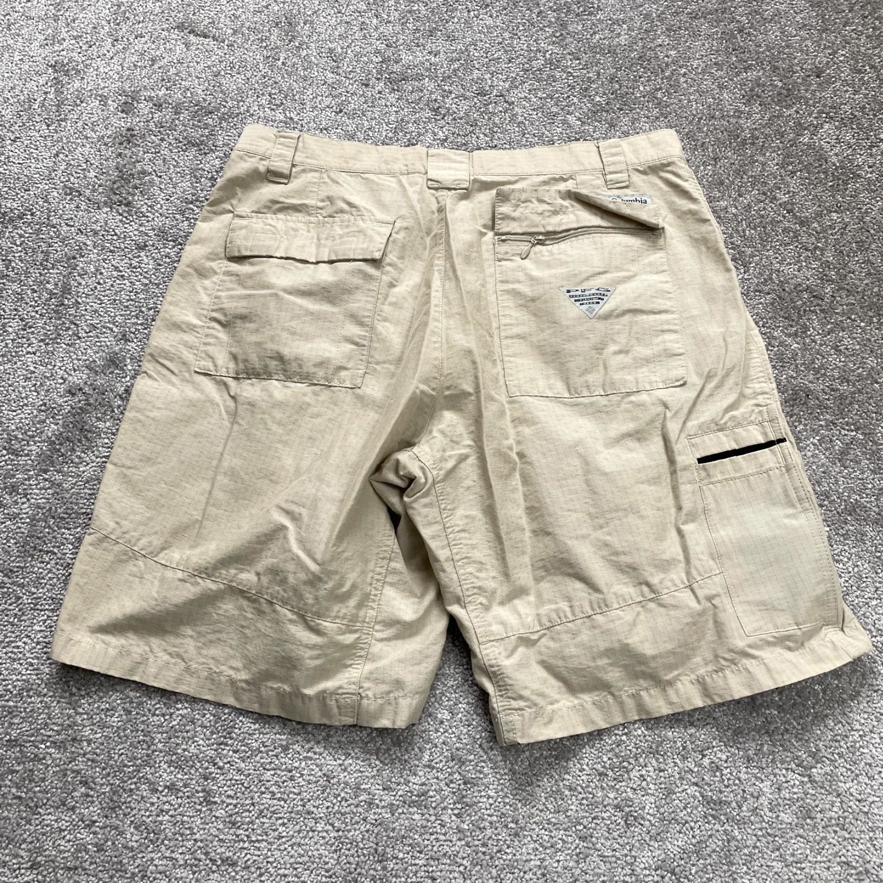 Vintage Columbia Omni Shade PFG Short Men Beige Flat Front Outdoor Hiking Fishing 32x9.5 Size US 32 / EU 48 - 2 Thumbnail