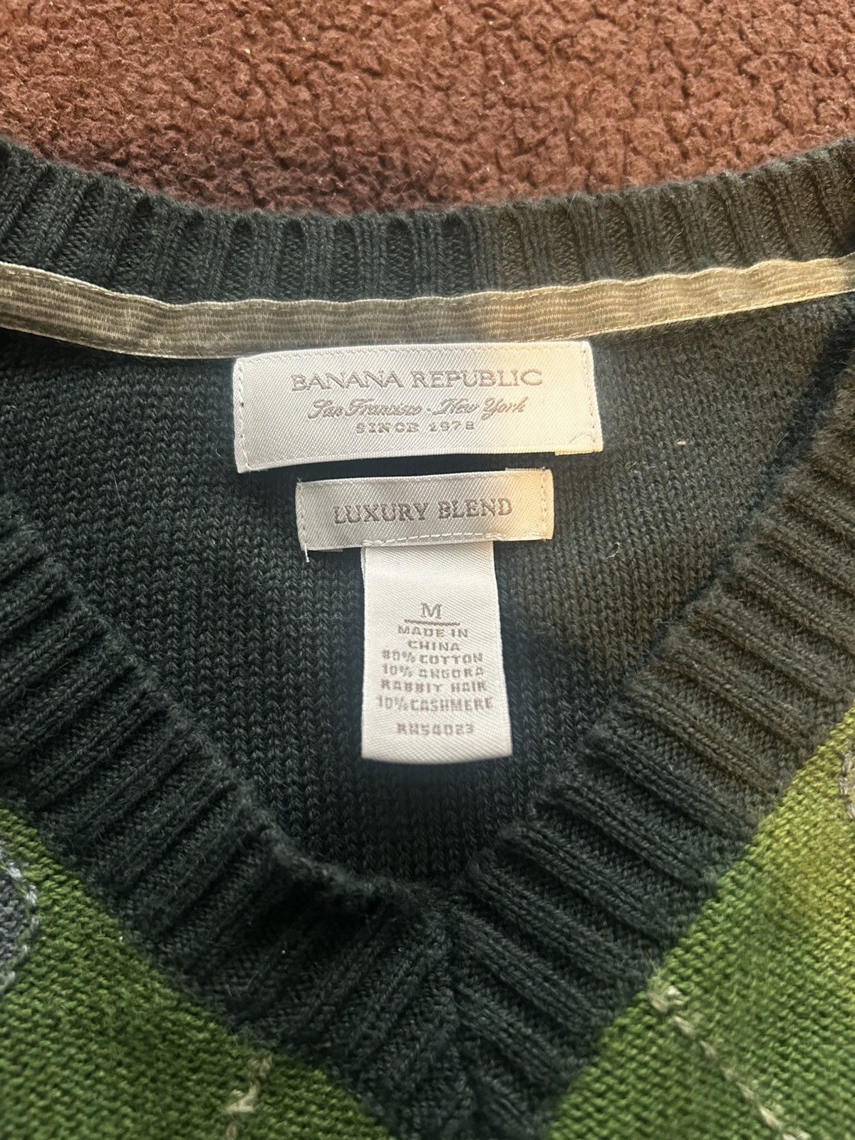 Banana Republic Luxury Blend V-Neck Sweater Size US M / EU 48-50 / 2 - 2 Thumbnail