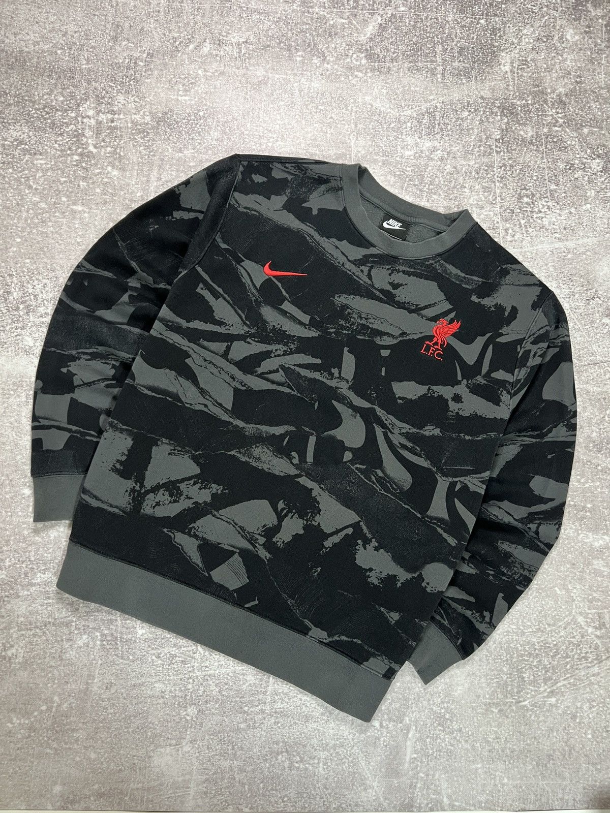 Nike Sweatshirt Nike Liverpool Logo Rare size XL Size US XL / EU 56 / 4 - 1 Thumbnail