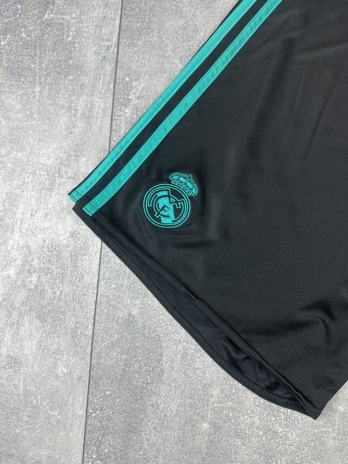Adidas Adidas Real Madrid 2017/18 Soccer Football Short Size US 34 / EU 50 - 2 Thumbnail