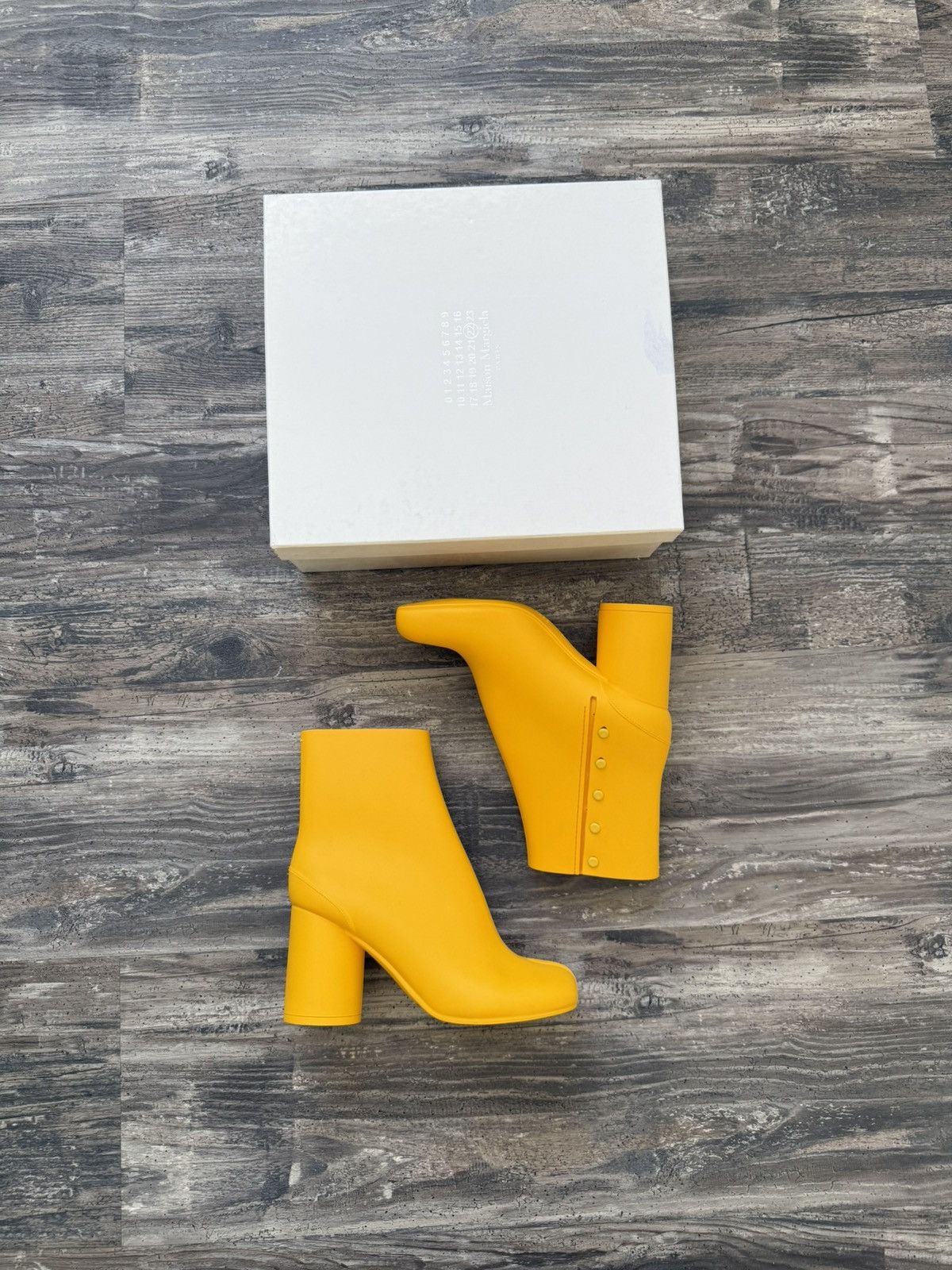 Maison Margiela Maison Margiela Rubber Tabi Boots Size US 7 / IT 37 - 1 Thumbnail
