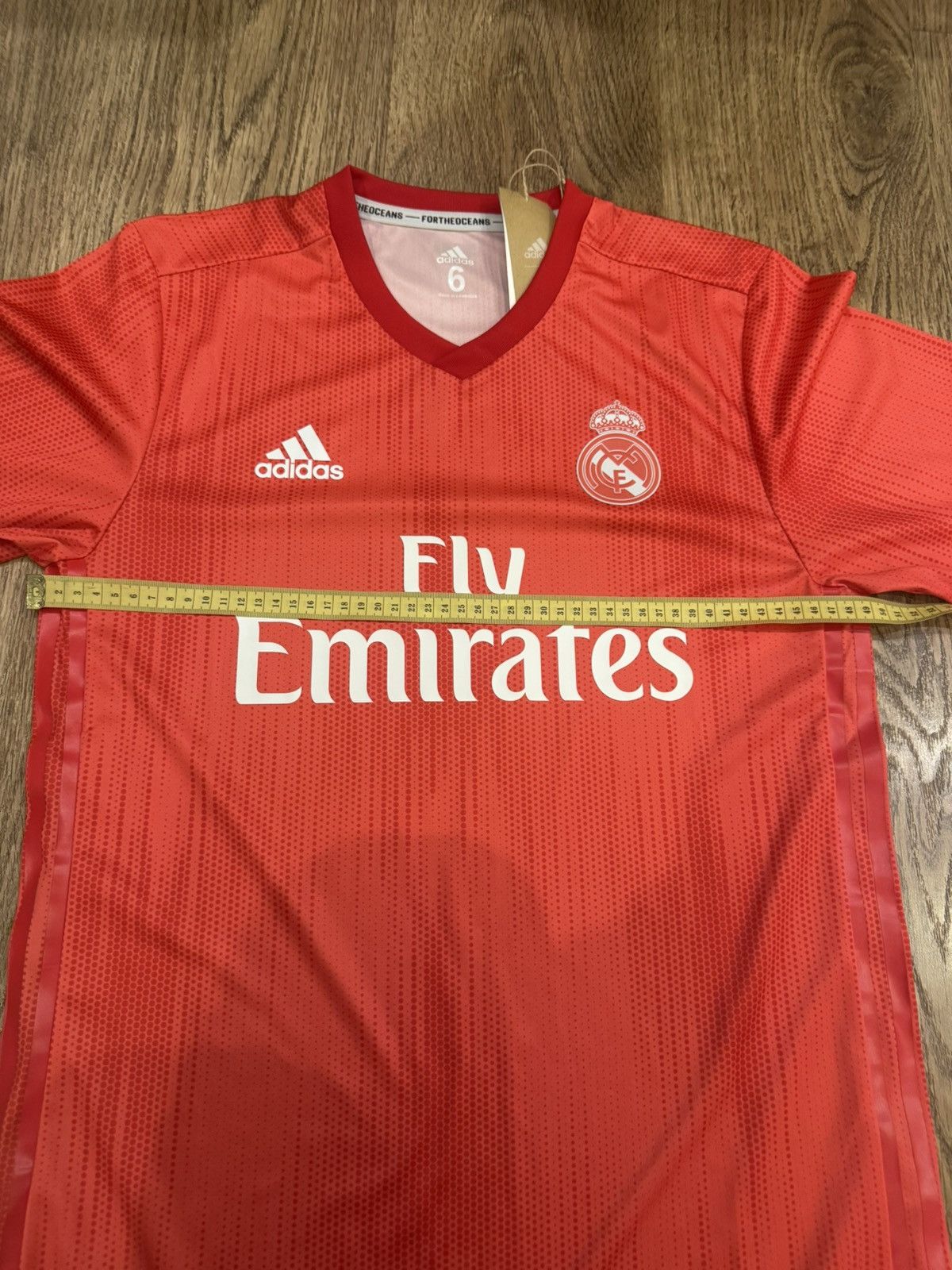 Adidas REAL MADRID 2018-2019 JERSEY ADIDAS FOOTBALL DP5443 SIZE 6 Size US M / EU 48-50 / 2 - 3 Thumbnail