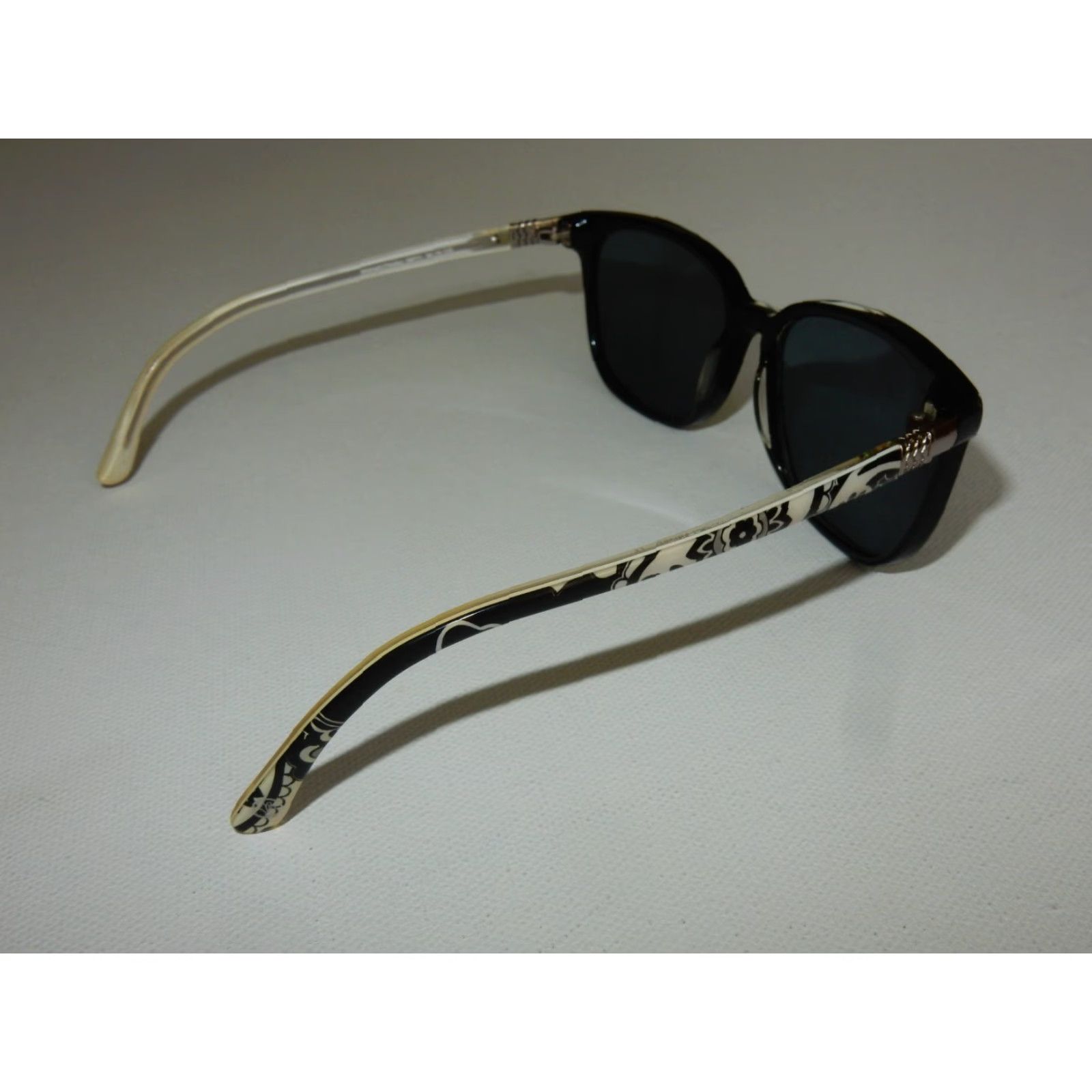 Vera Bradley VINTAGE Vera Bradley Sunglasses Frames Only 54[]18 135 Black Women Size ONE SIZE - 3 Thumbnail