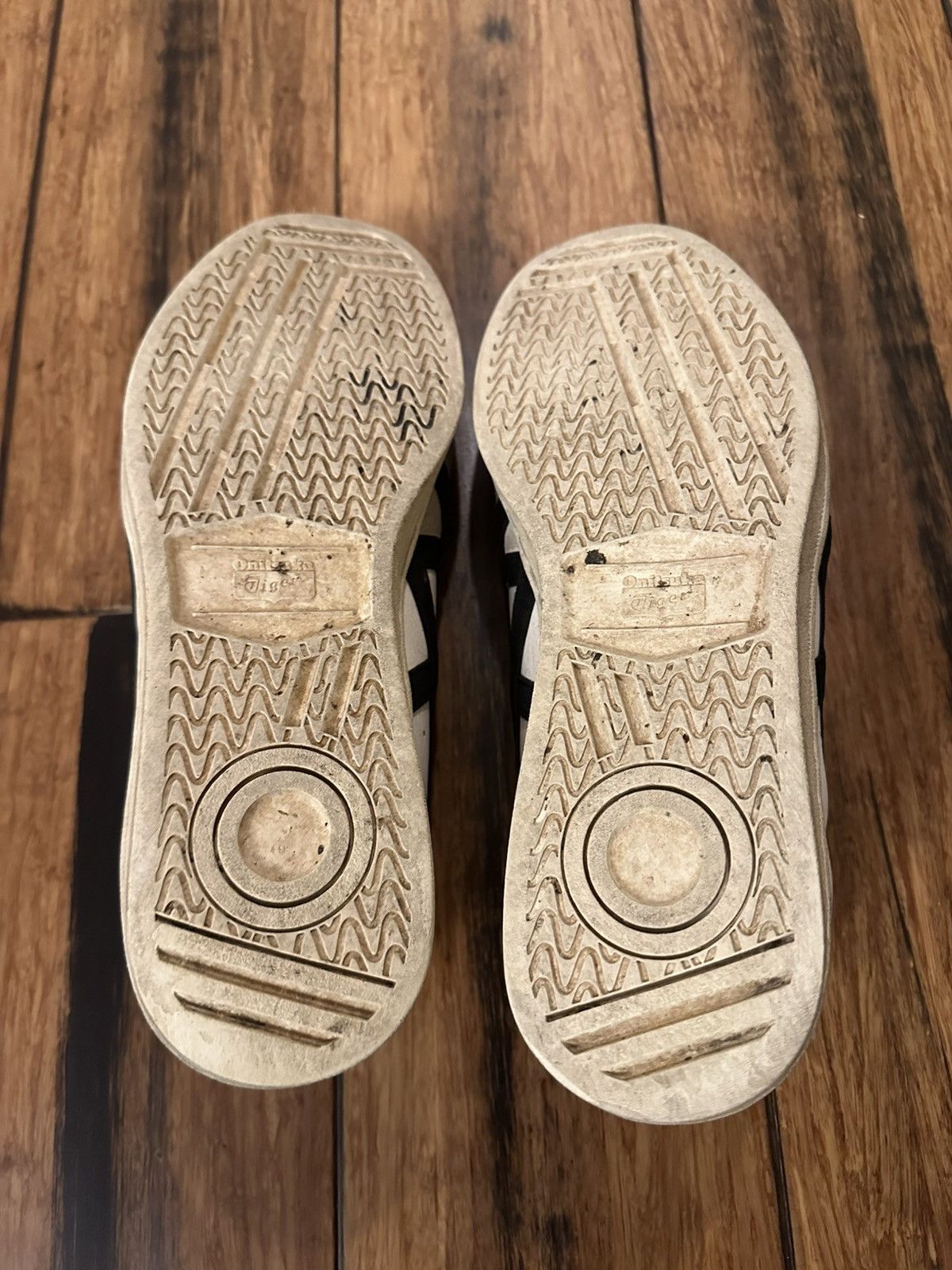 Onitsuka Tiger Onitsuka Tiger Cream Sneakers Size US 10 / EU 43 - 6 Thumbnail
