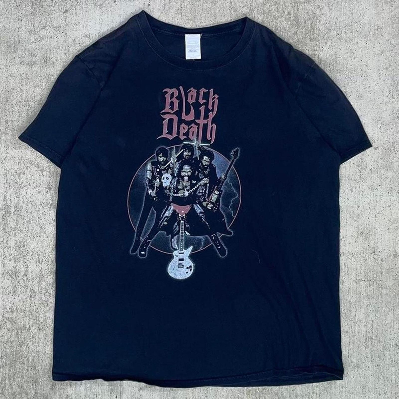 Gildan Vintage 2000s black death band t-shirt Size US L / EU 52-54 / 3 - 1 Thumbnail