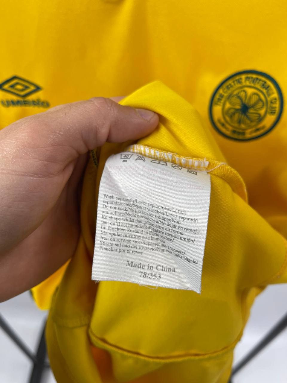 Umbro CELTIC 2000 2002 AWAY SHIRT FOOTBALL SOCCER UMBRO SIZE XL Size US XL / EU 56 / 4 - 5 Thumbnail