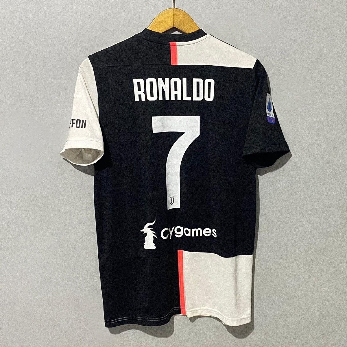 Adidas Juventus 2019-2020 648uffon Home Jersey Cristiano Ronaldo Size US M / EU 48-50 / 2 - 2 Thumbnail