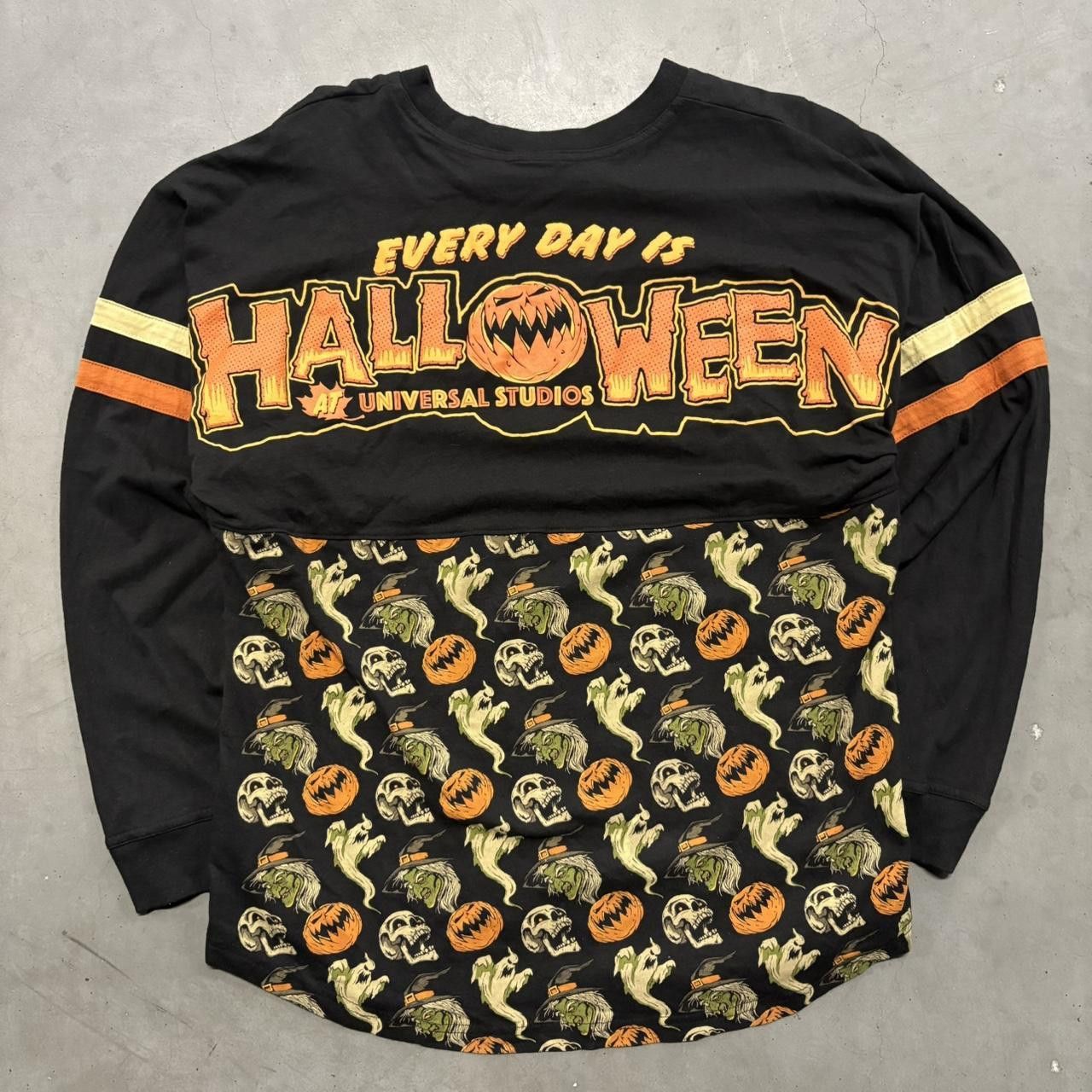 Vintage Crazy Vintage Y2K/2000s Universal Studios Halloween Horror Nights 2022 Ghost Skull Witch Spirit Jersey! Size US S / EU 44-46 / 1 - 3 Thumbnail