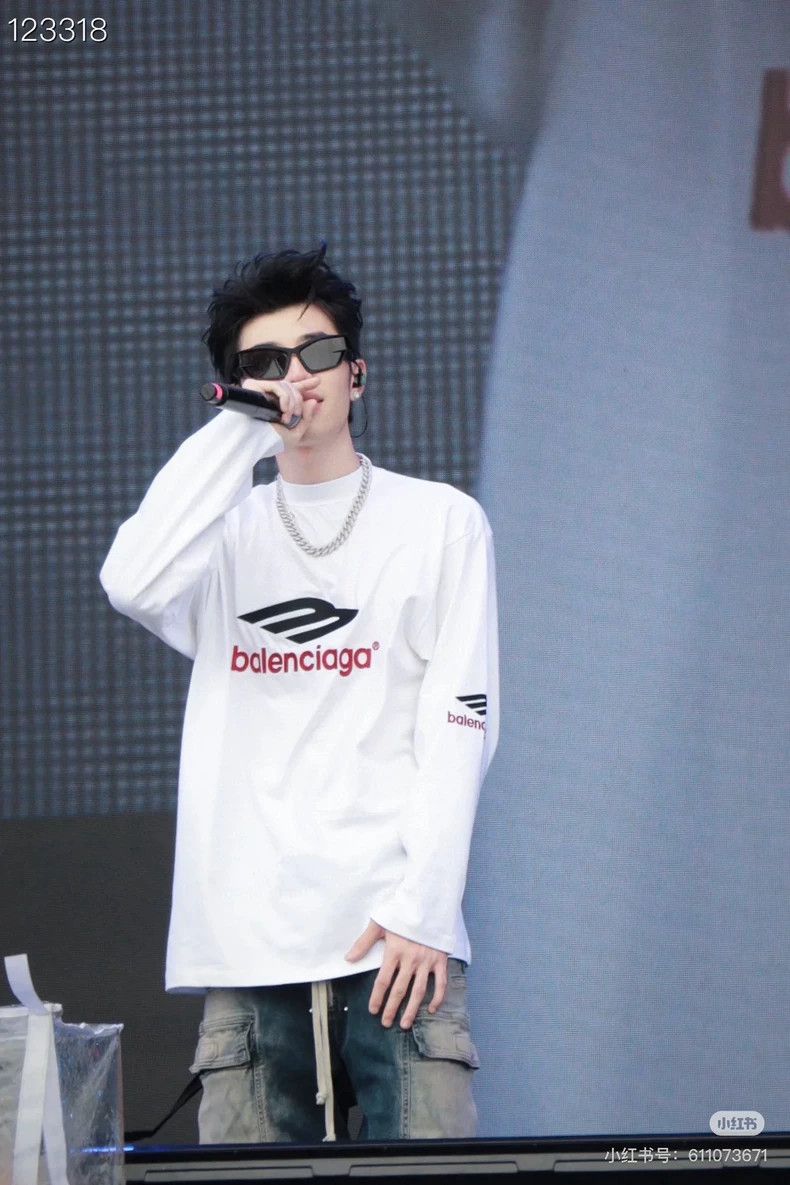 Balenciaga Balenciaga Embroidered 3B letter logo white long sleeve T- Size US L / EU 52-54 / 3 - 8 Thumbnail