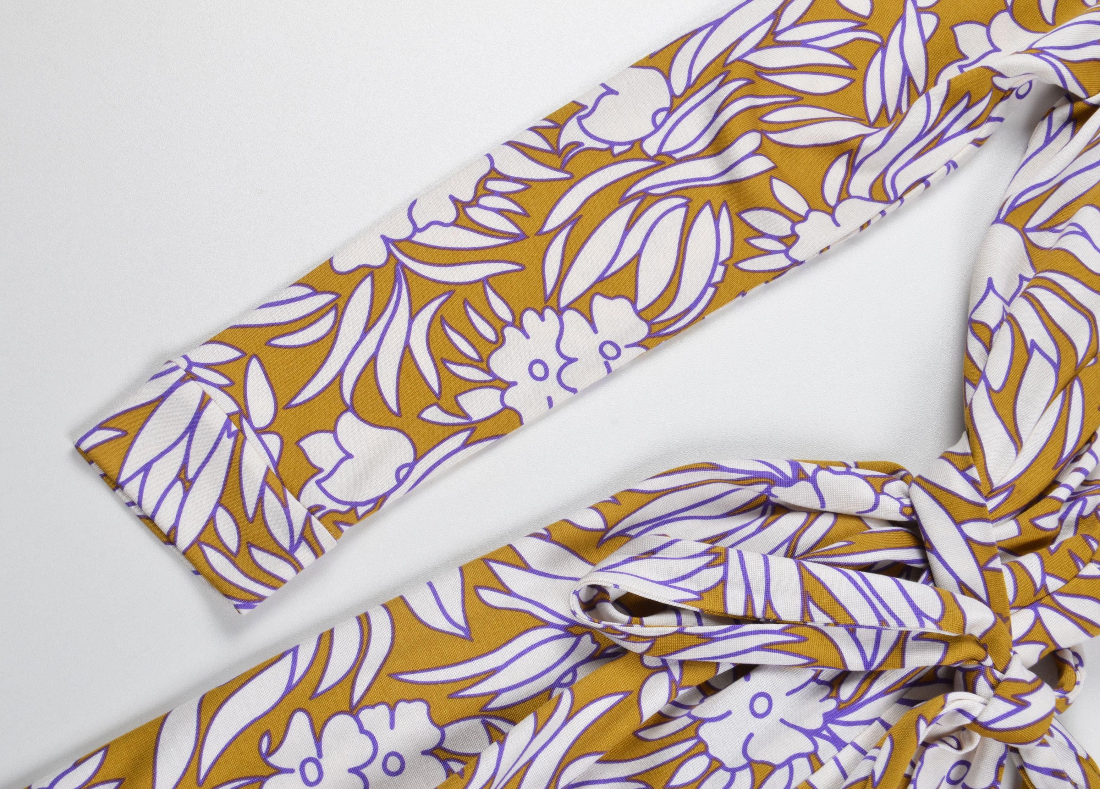 Diane von Furstenberg Diane von Furstenberg 100% Silk Floral Wrap Dress Size S / US 4 / IT 40 - 5 Thumbnail