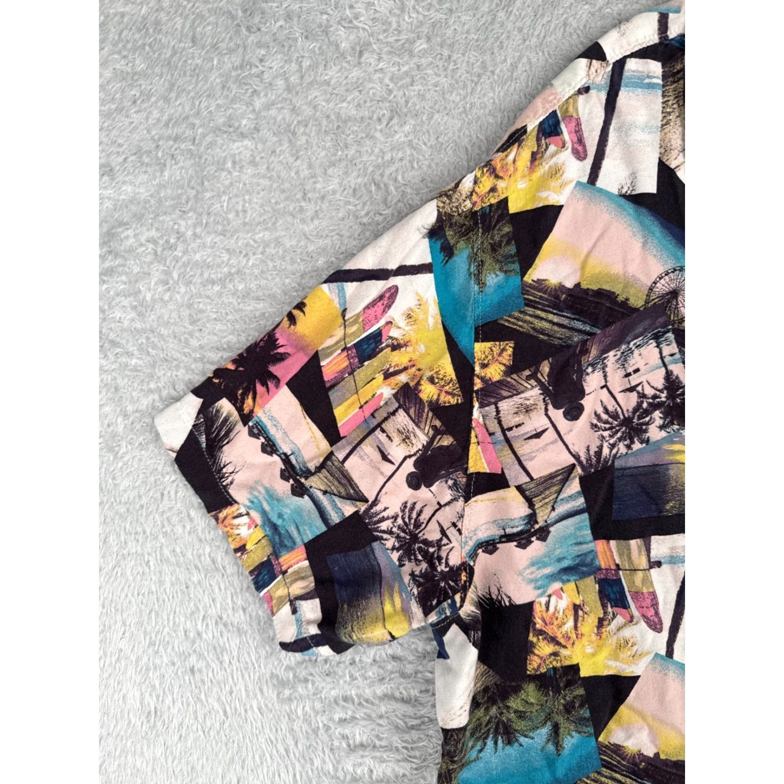 Vintage No Boundaries Shirt Men Large Pink Blue Photocards Beach Hawaiian 100% Rayon Size US L / EU 52-54 / 3 - 3 Thumbnail